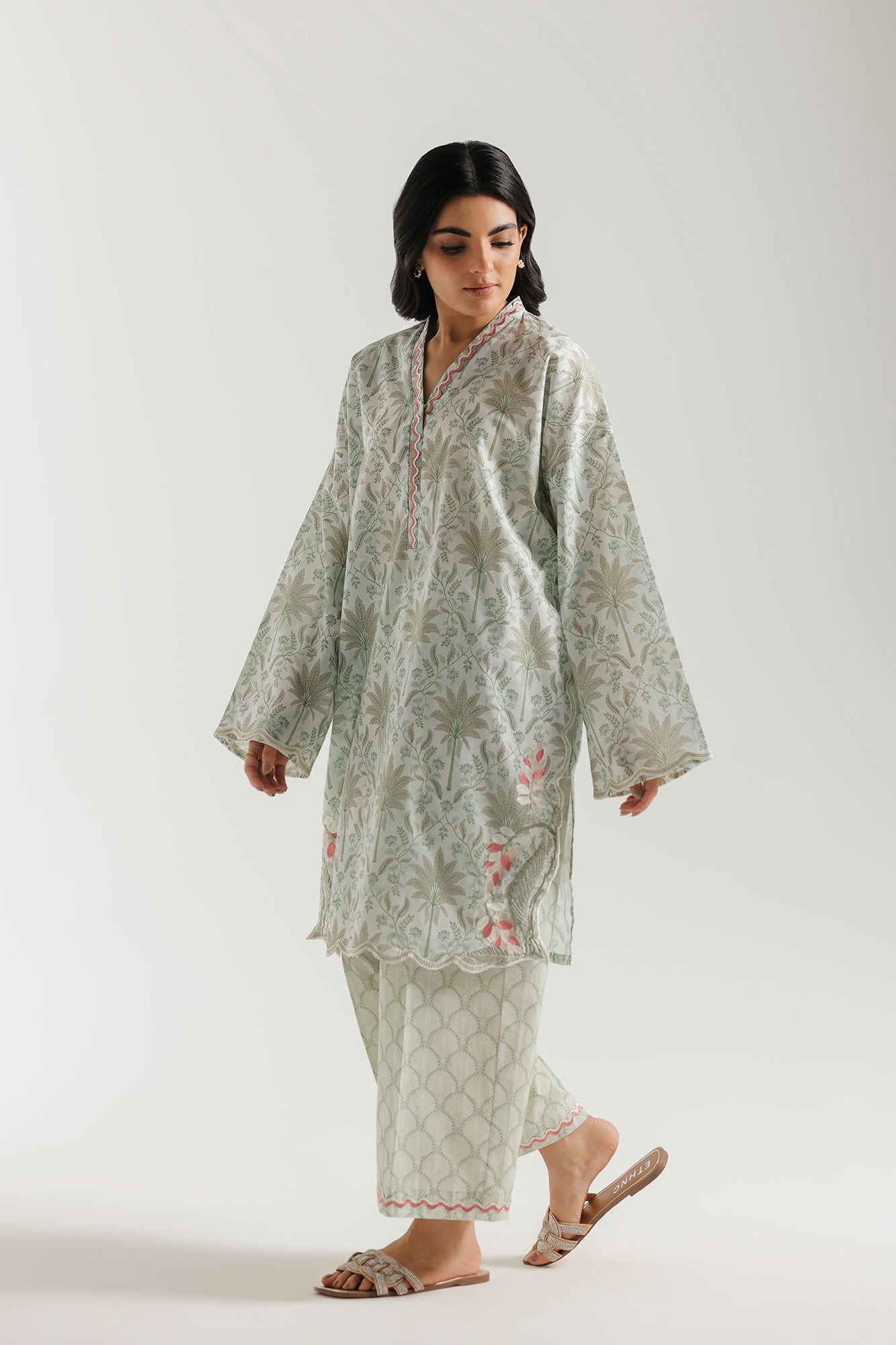 EMBROIDERED SUIT (E7835/102/718)