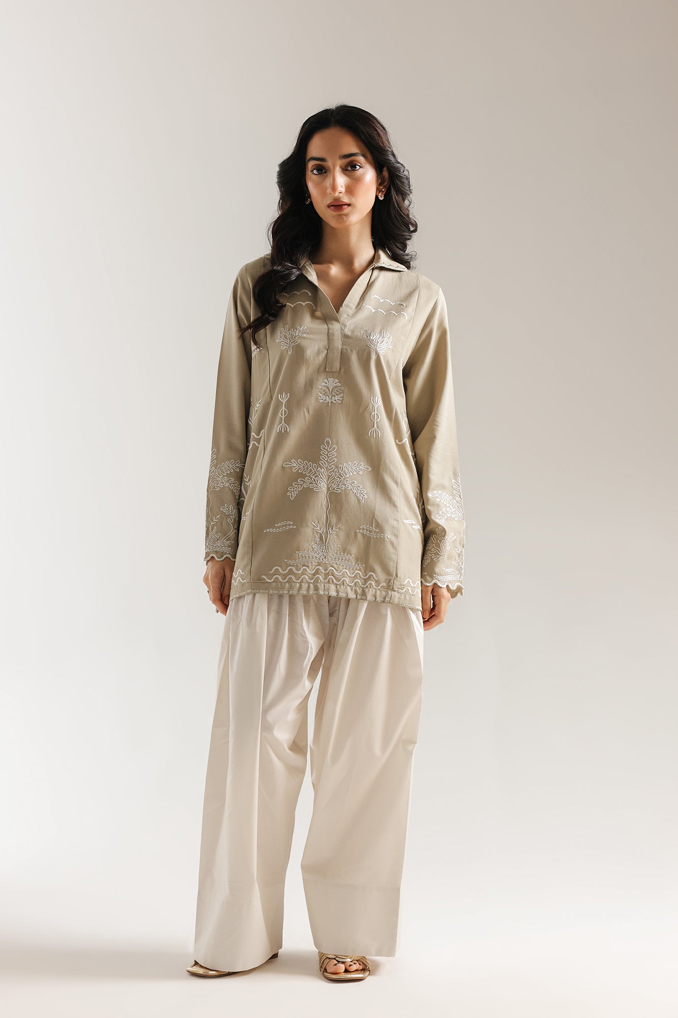 EMBROIDERED KURTI (E7907/102/818)