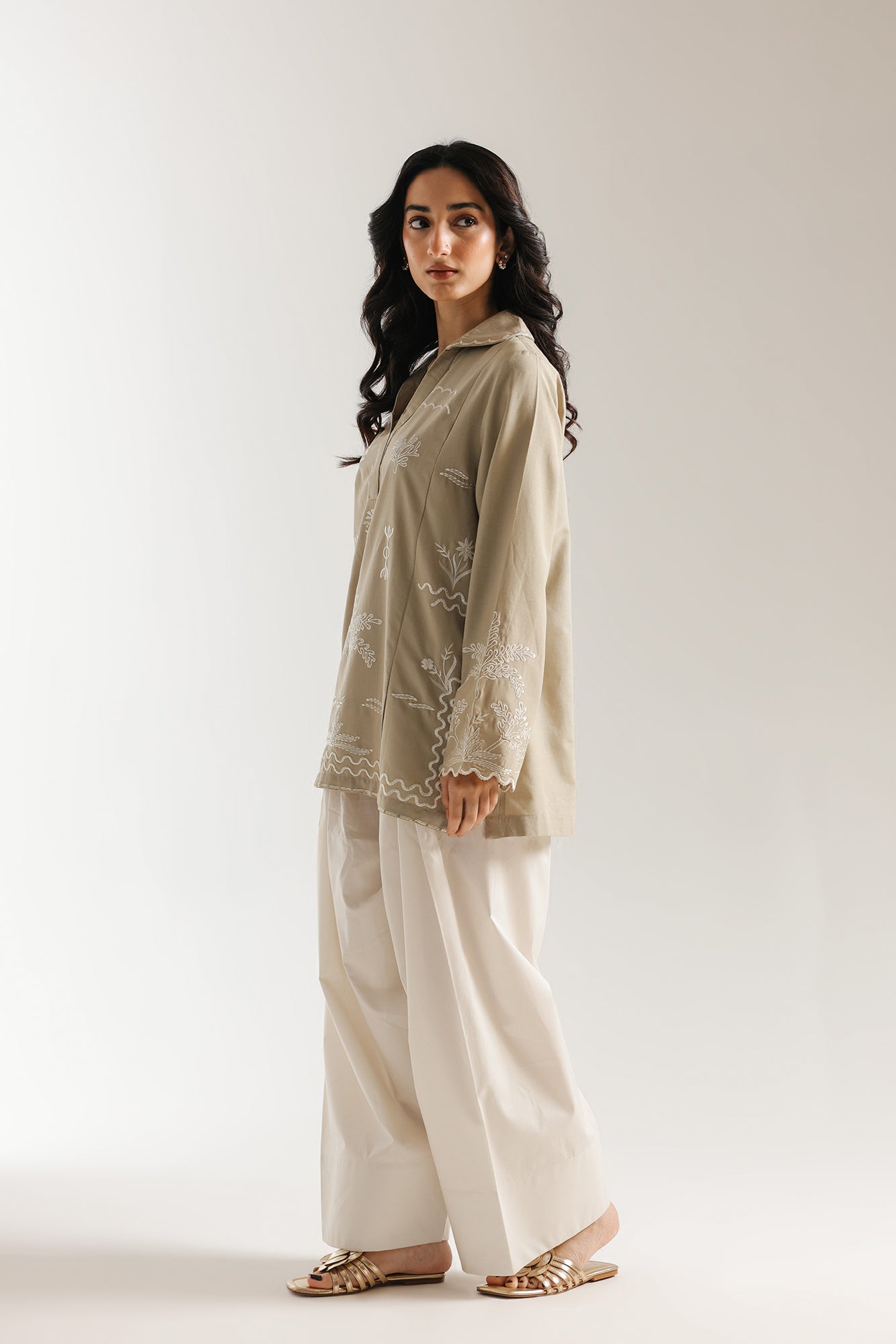 EMBROIDERED KURTI (E7907/102/818)