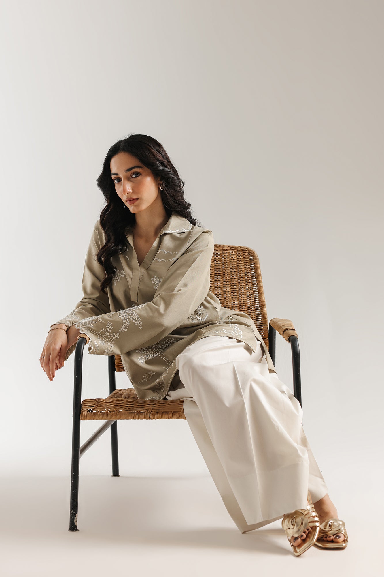 EMBROIDERED KURTI (E7907/102/818)