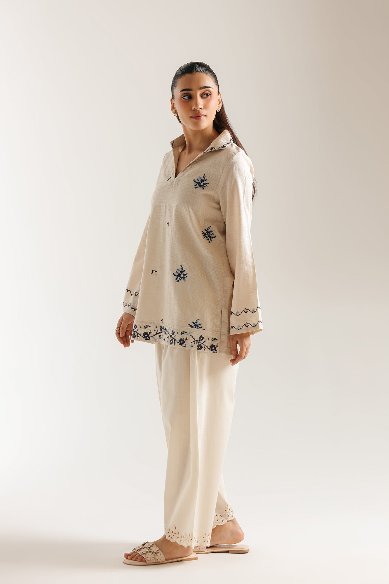 EMBROIDERED KURTI (E7917/102/007)