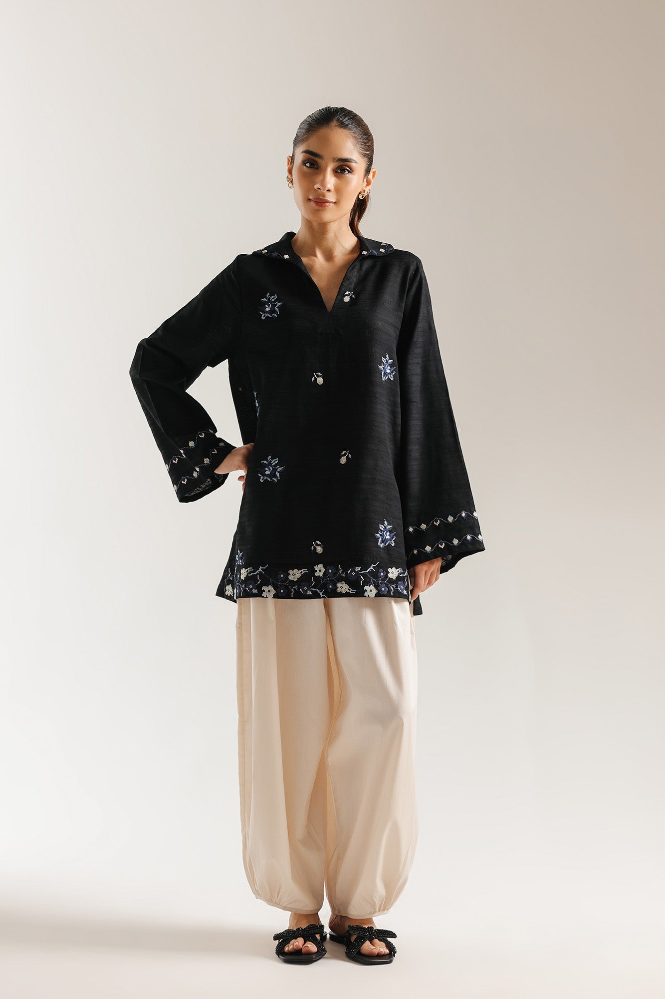 EMBROIDERED KURTI (E7917/102/902)