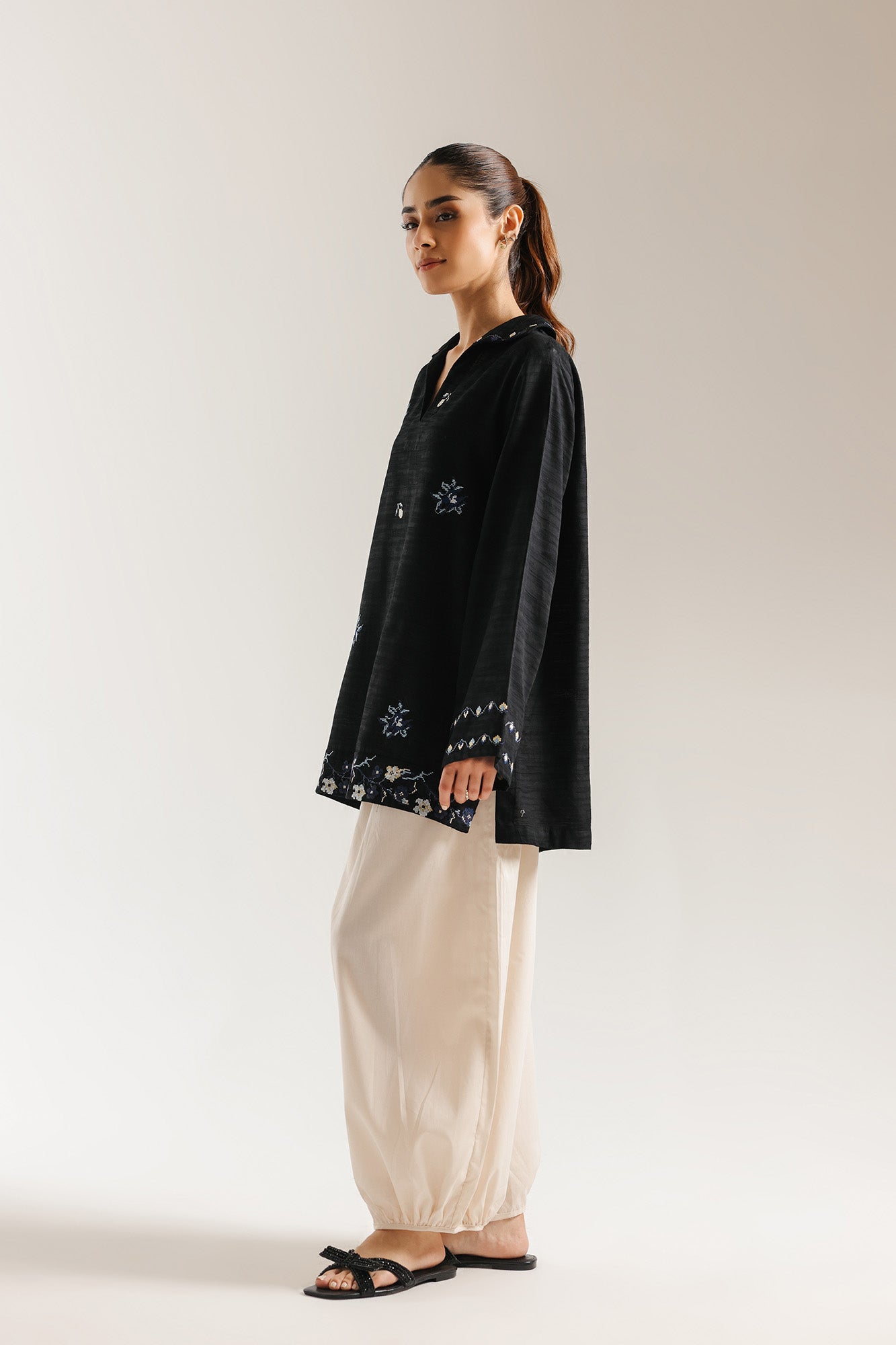 EMBROIDERED KURTI (E7917/102/902)