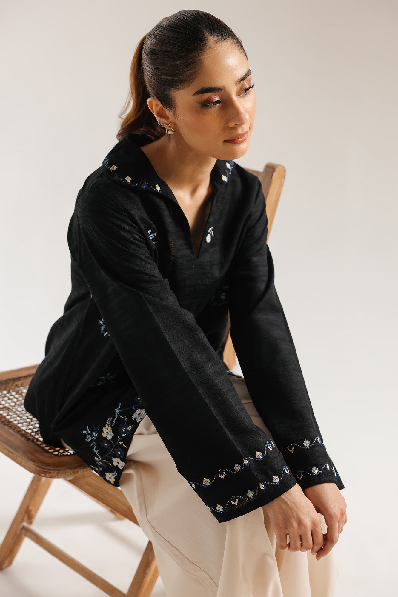 EMBROIDERED KURTI (E7917/102/902)