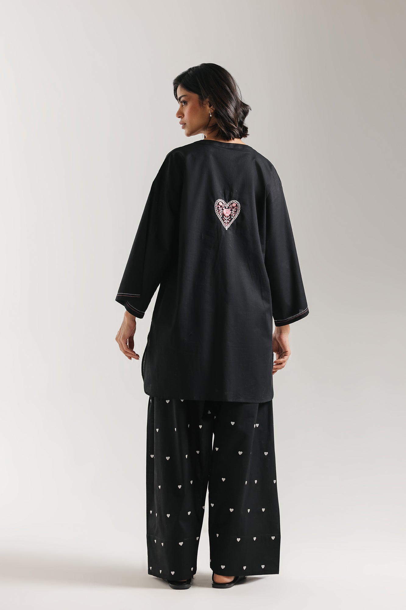 EMBROIDERED SUIT (E7927/102/902)