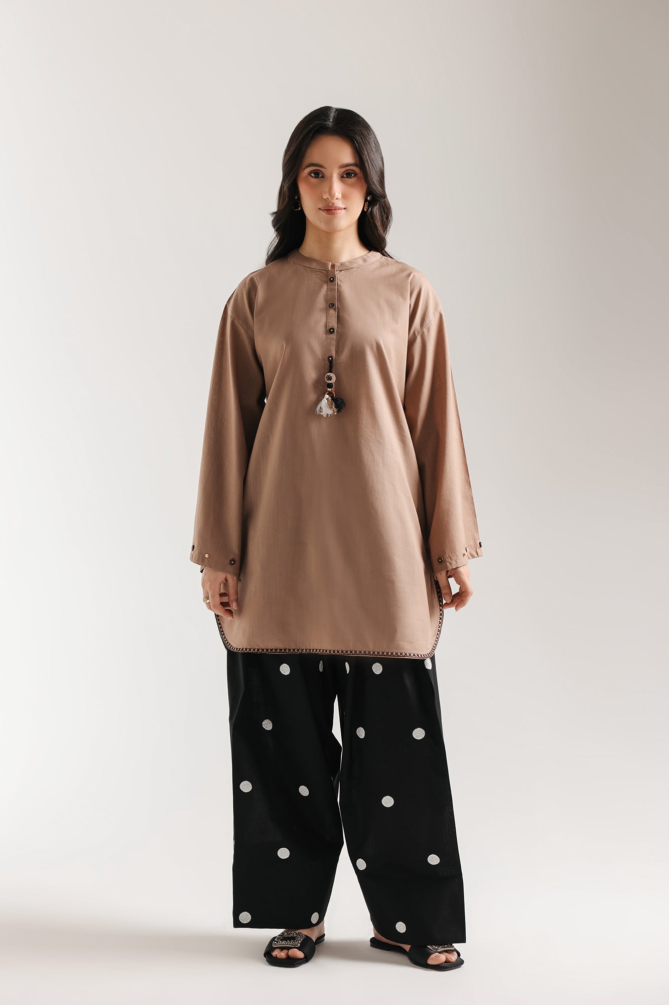 EMBROIDERED SUIT (E7928/102/816)