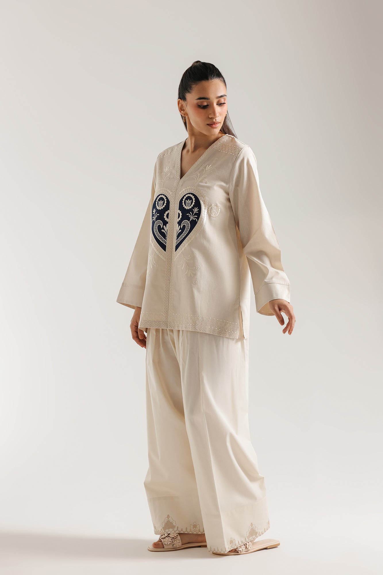 EMBROIDERED KURTI (E7929/102/002)