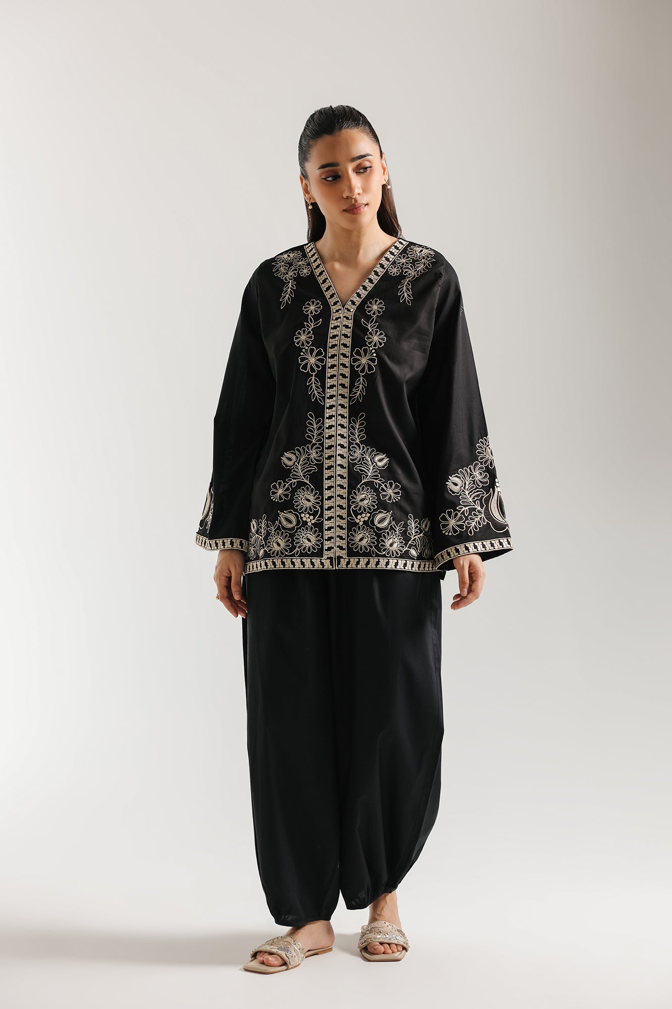 EMBROIDERED KURTI (E7931/102/902)