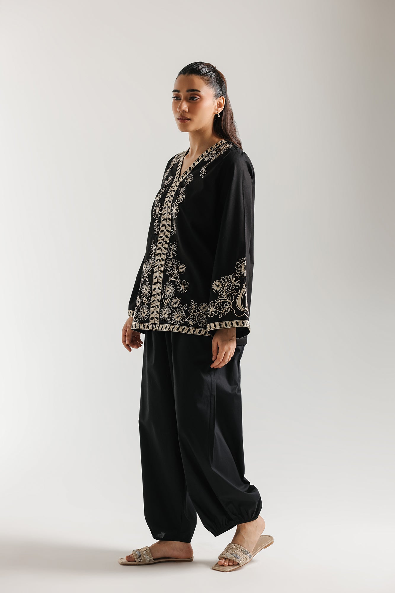 EMBROIDERED KURTI (E7931/102/902)