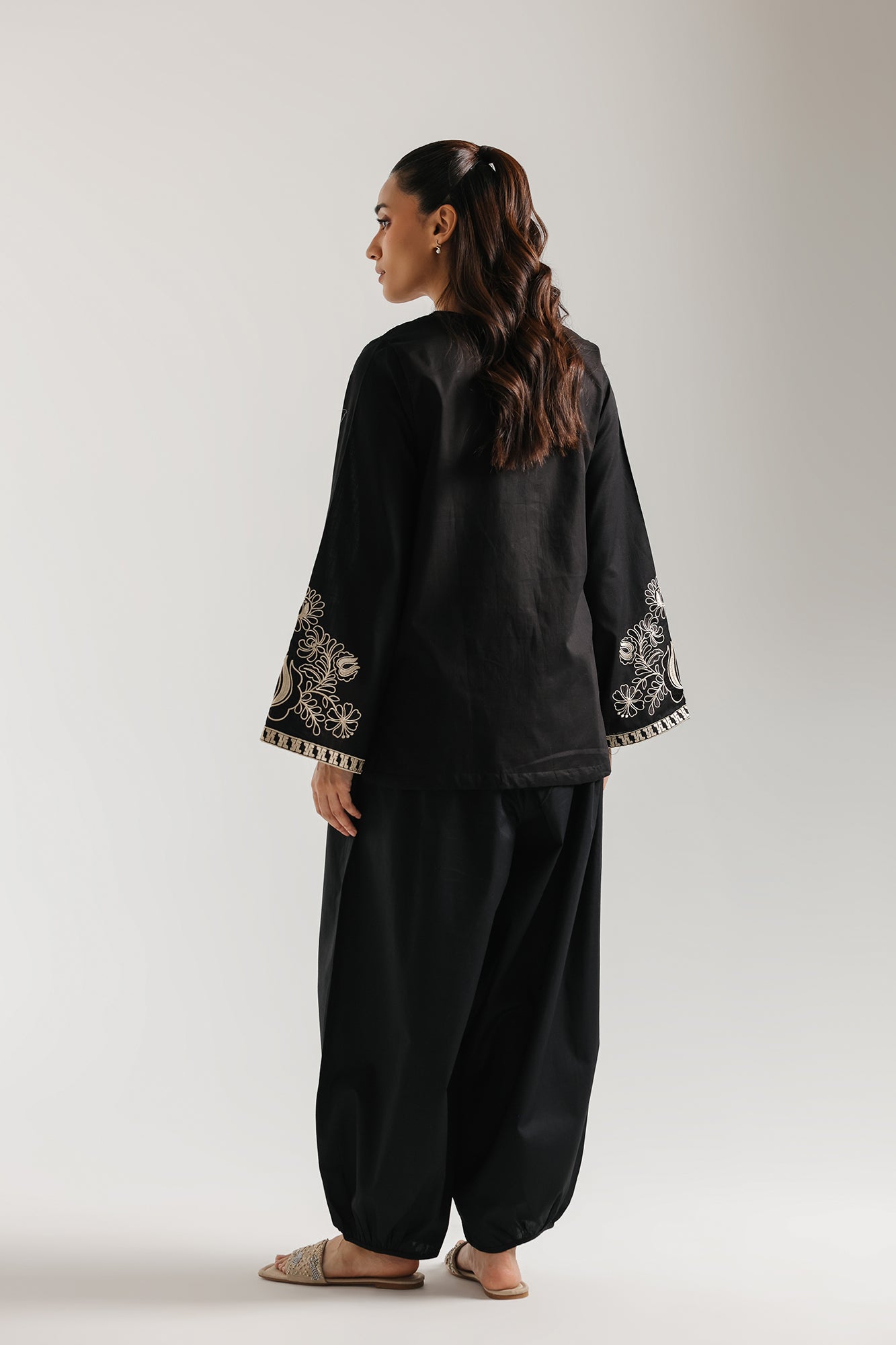 EMBROIDERED KURTI (E7931/102/902)