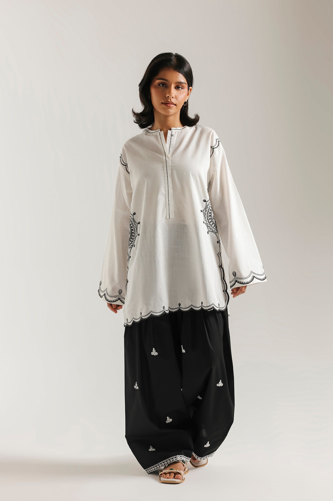 EMBROIDERED KURTI (E7942/102/001)