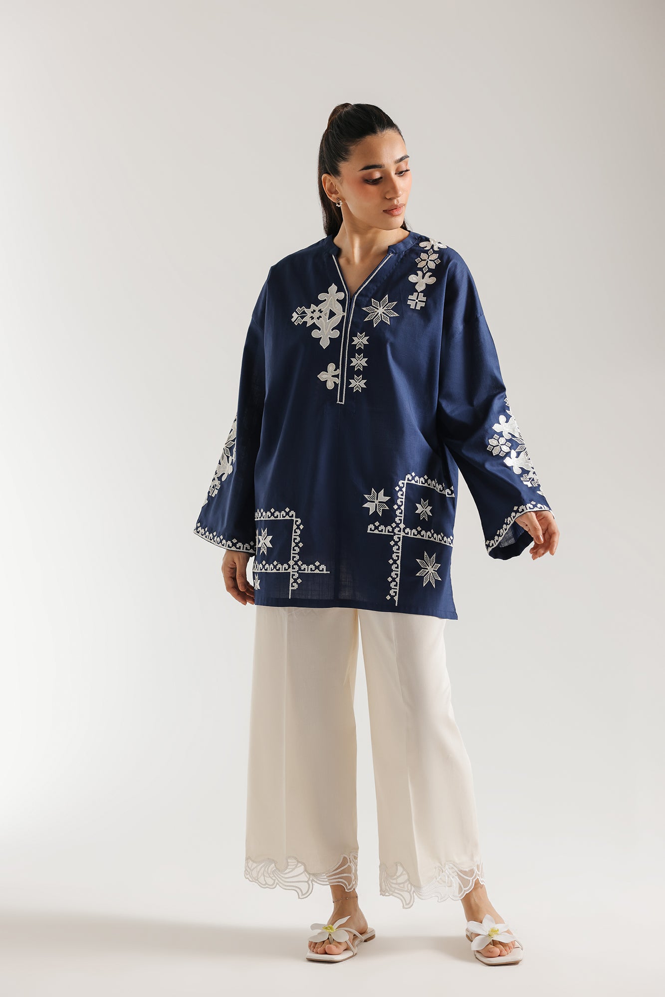 EMBROIDERED KURTI (E7943/102/621)