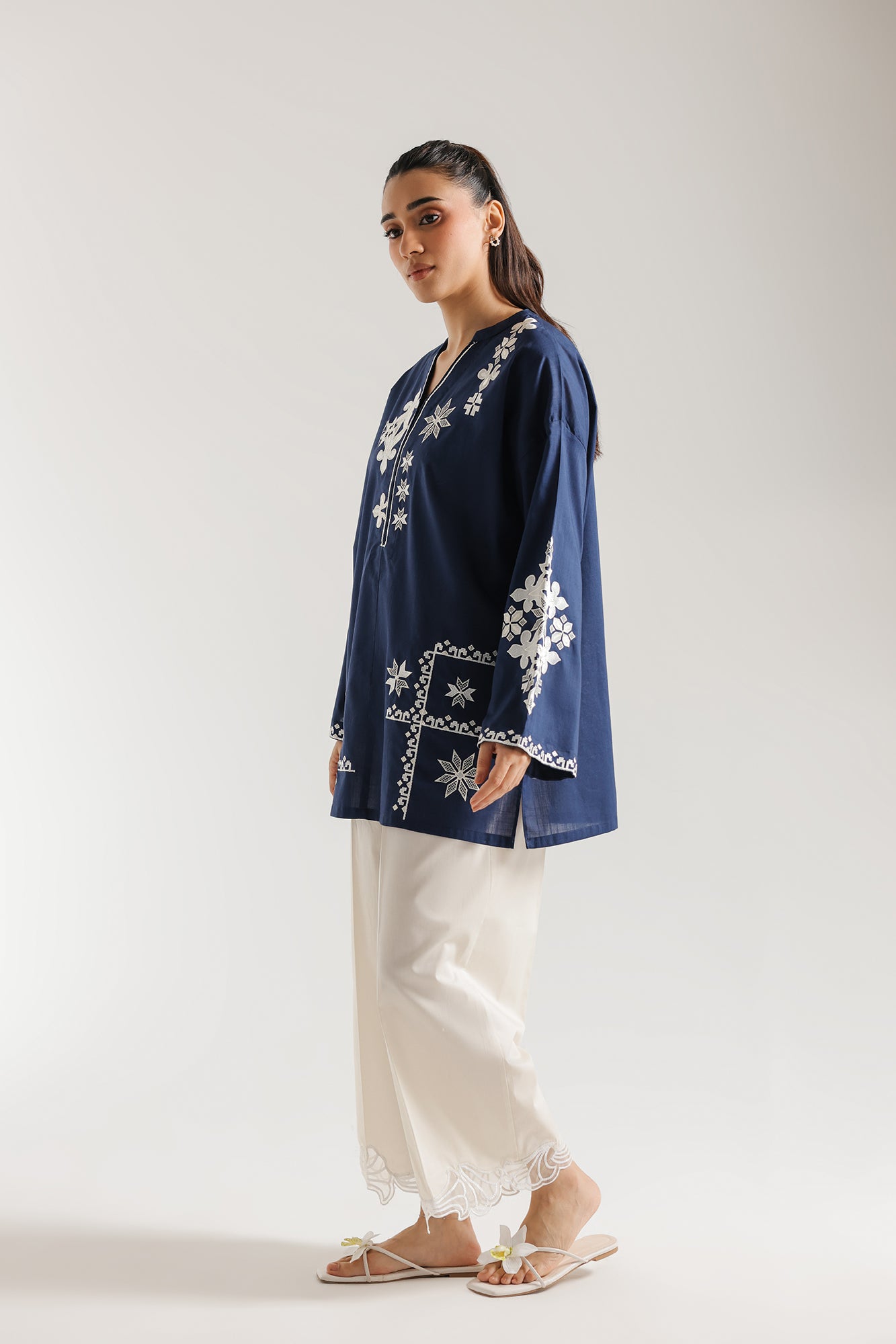 EMBROIDERED KURTI (E7943/102/621)