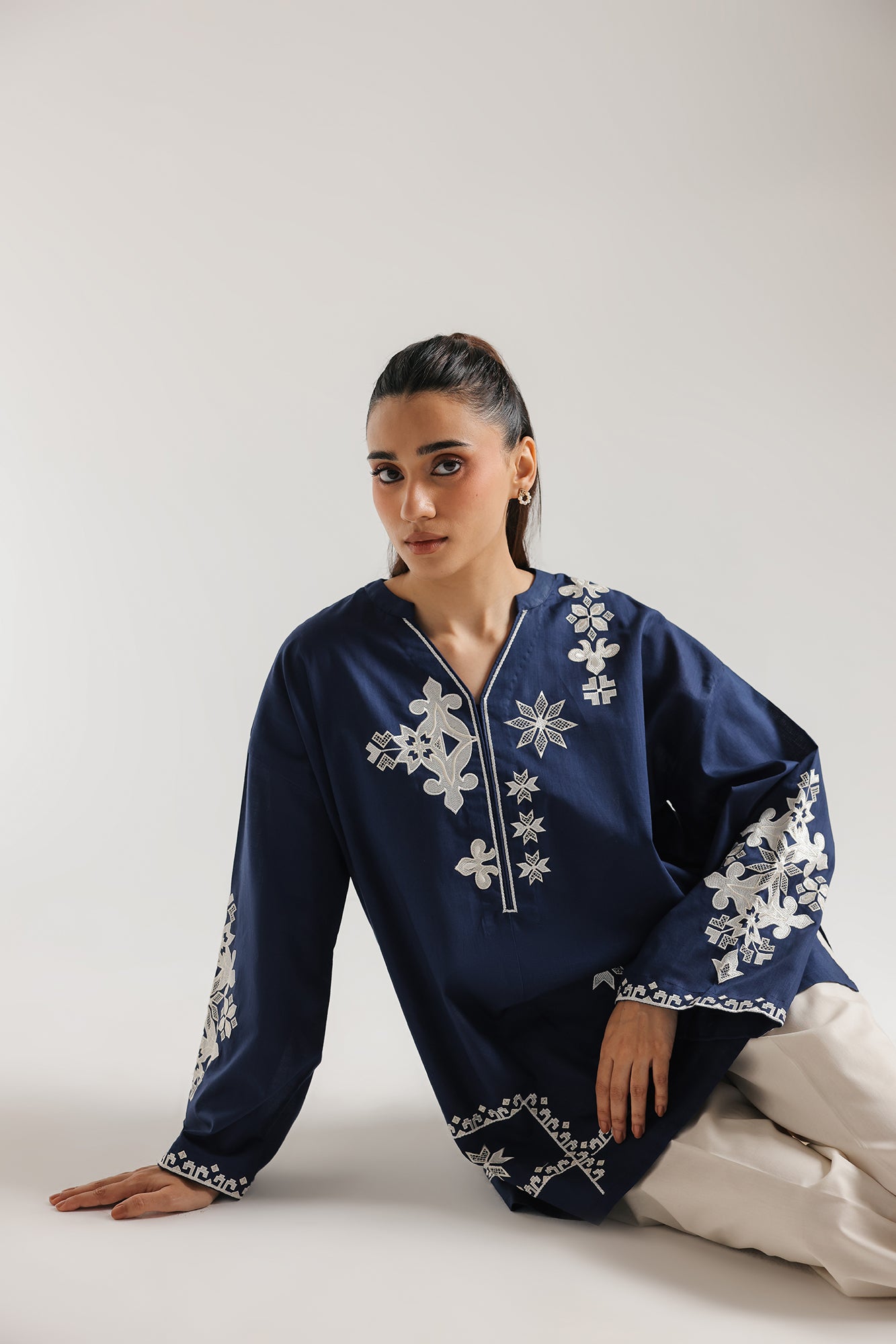 EMBROIDERED KURTI (E7943/102/621)