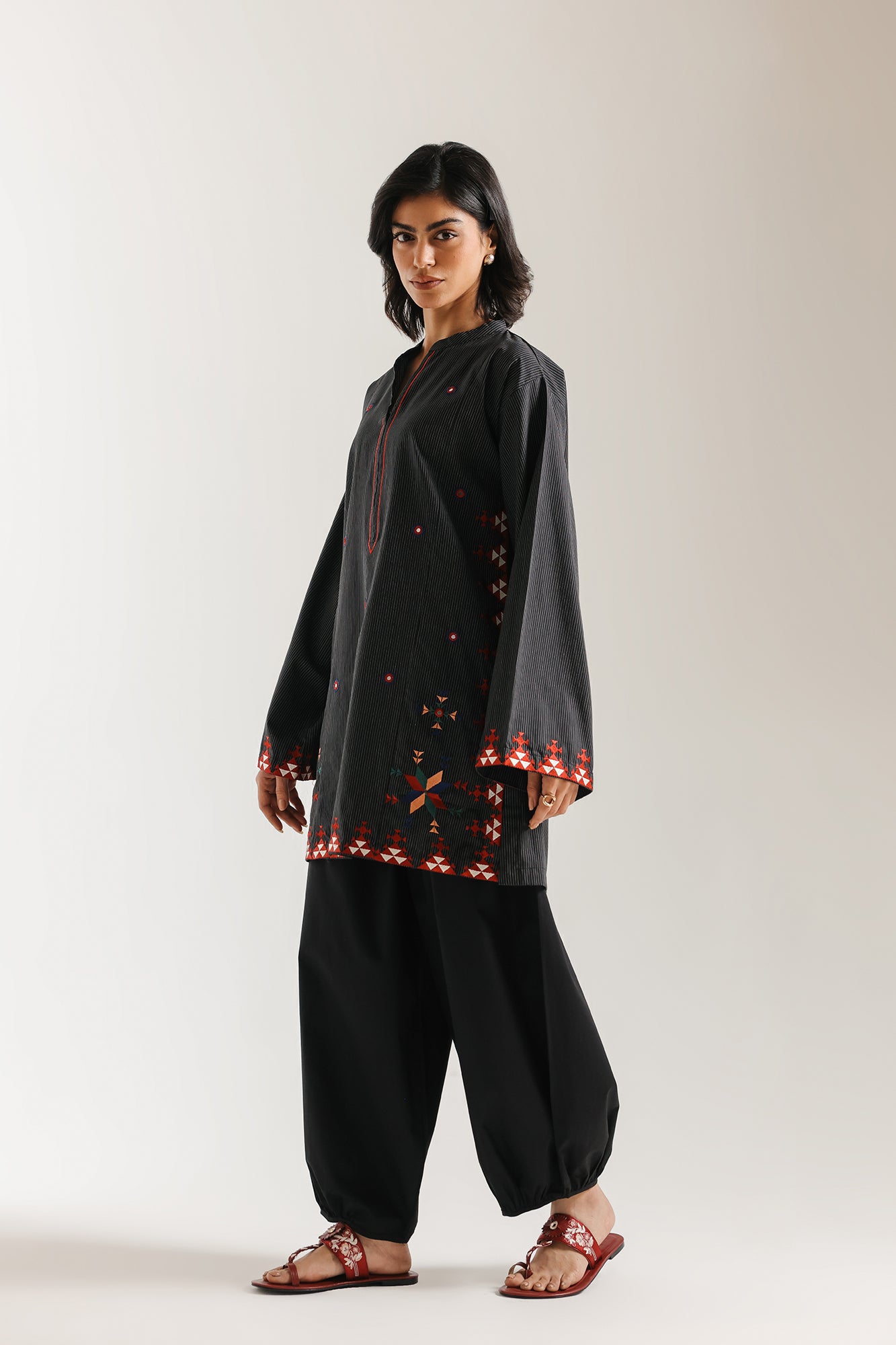 EMBROIDERED KURTI (E7950/102/902)