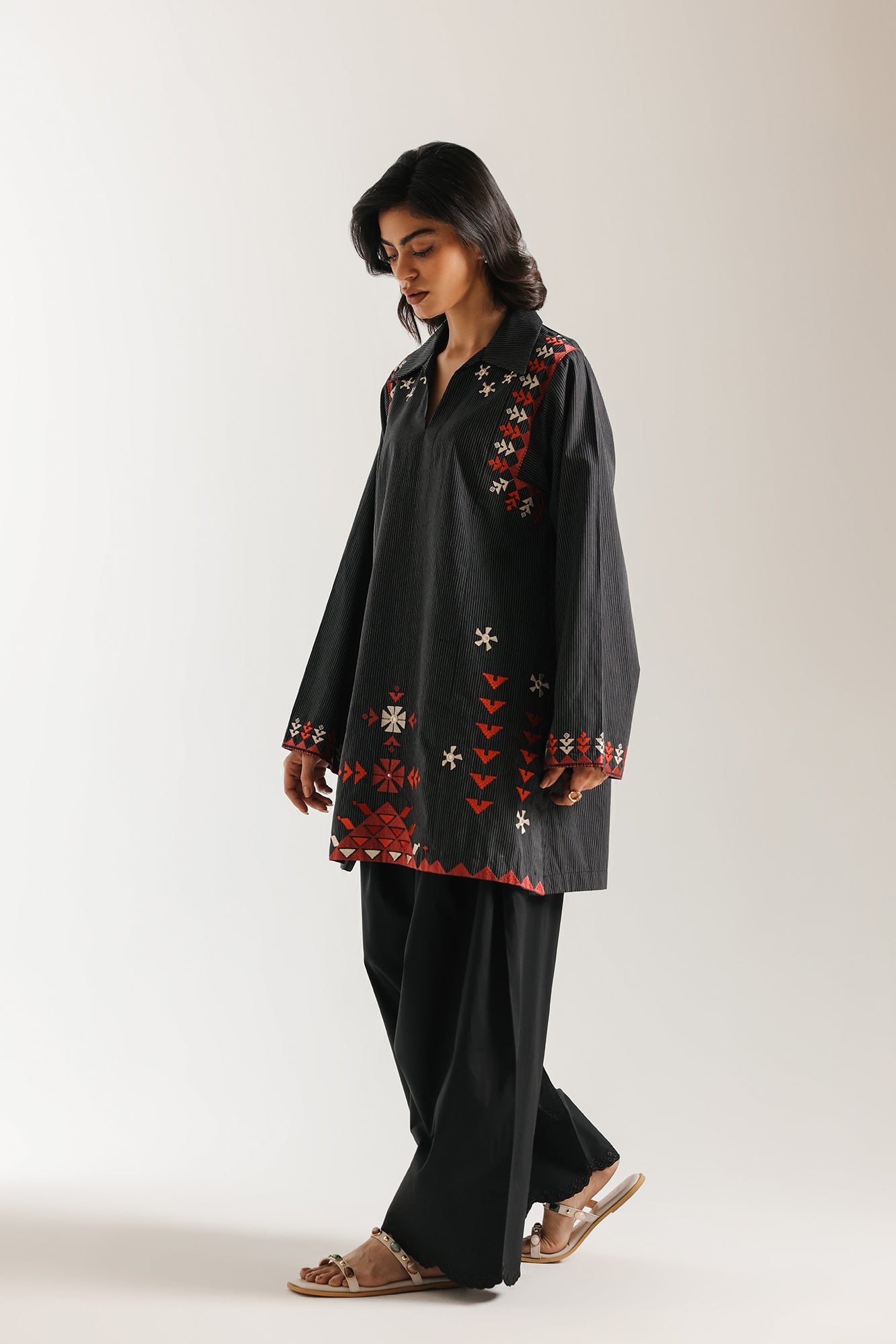 EMBROIDERED KURTI (E7951/102/902)