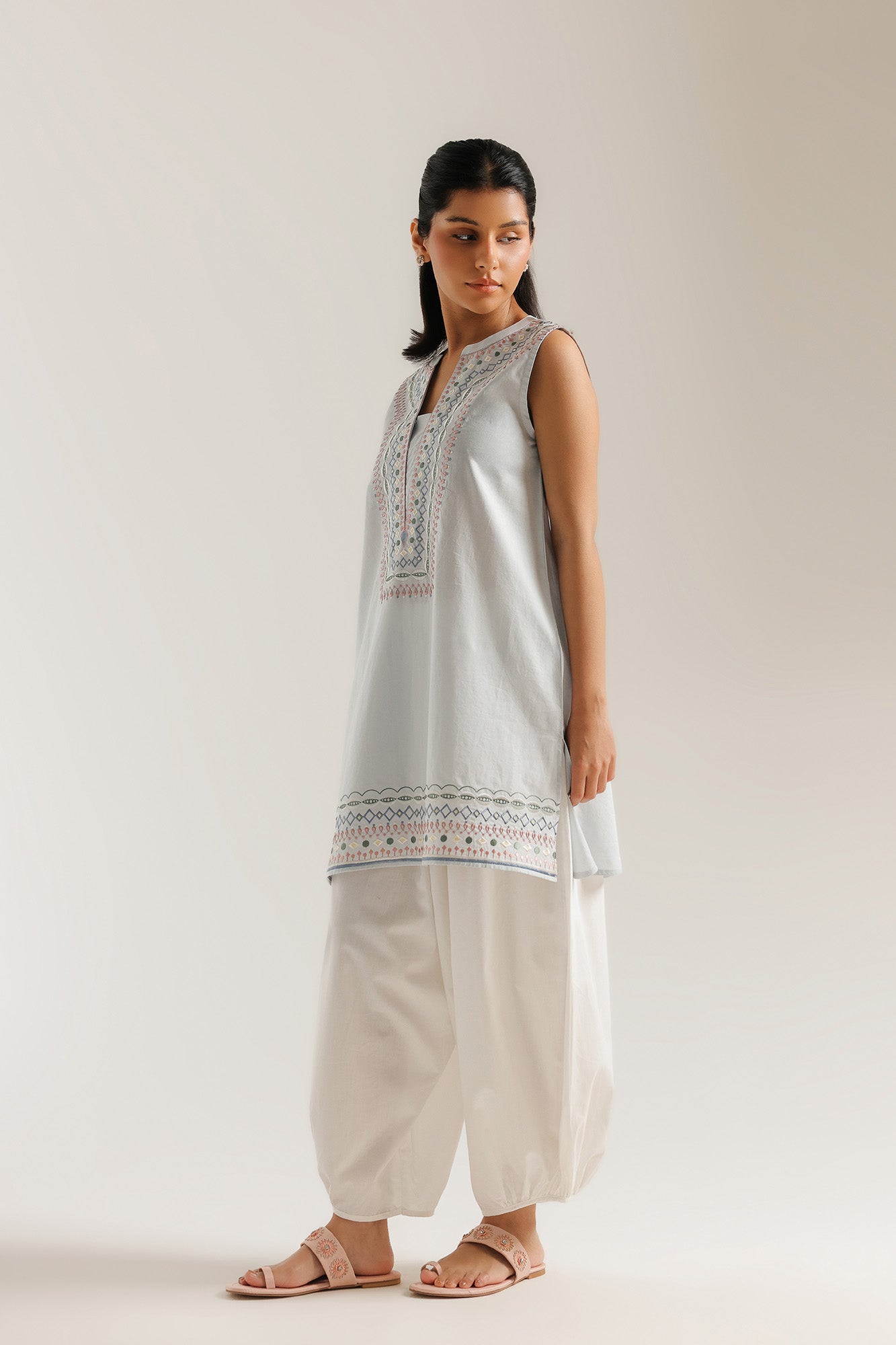EMBROIDERED KURTI (E7959/102/617)