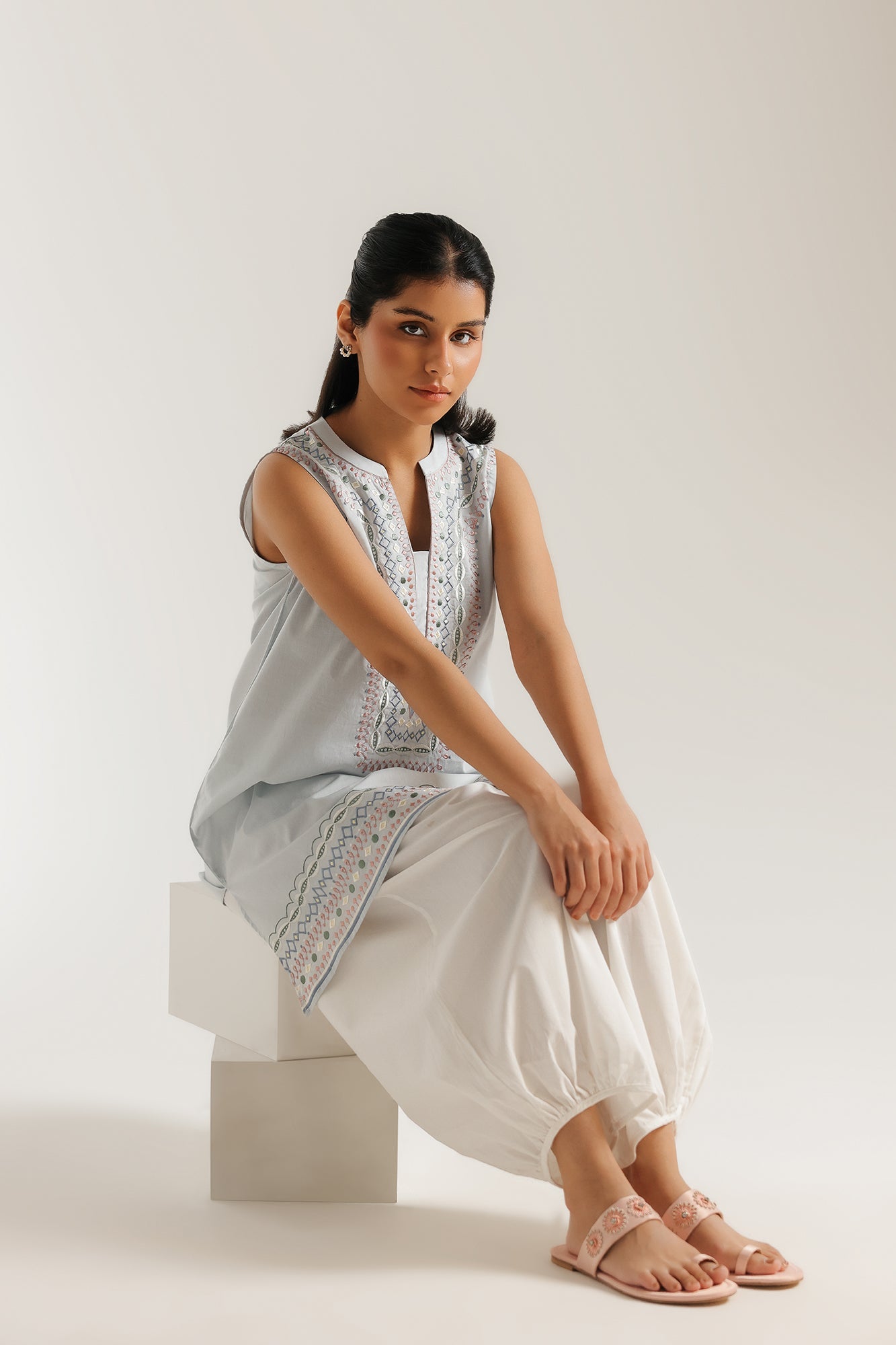 EMBROIDERED KURTI (E7959/102/617)