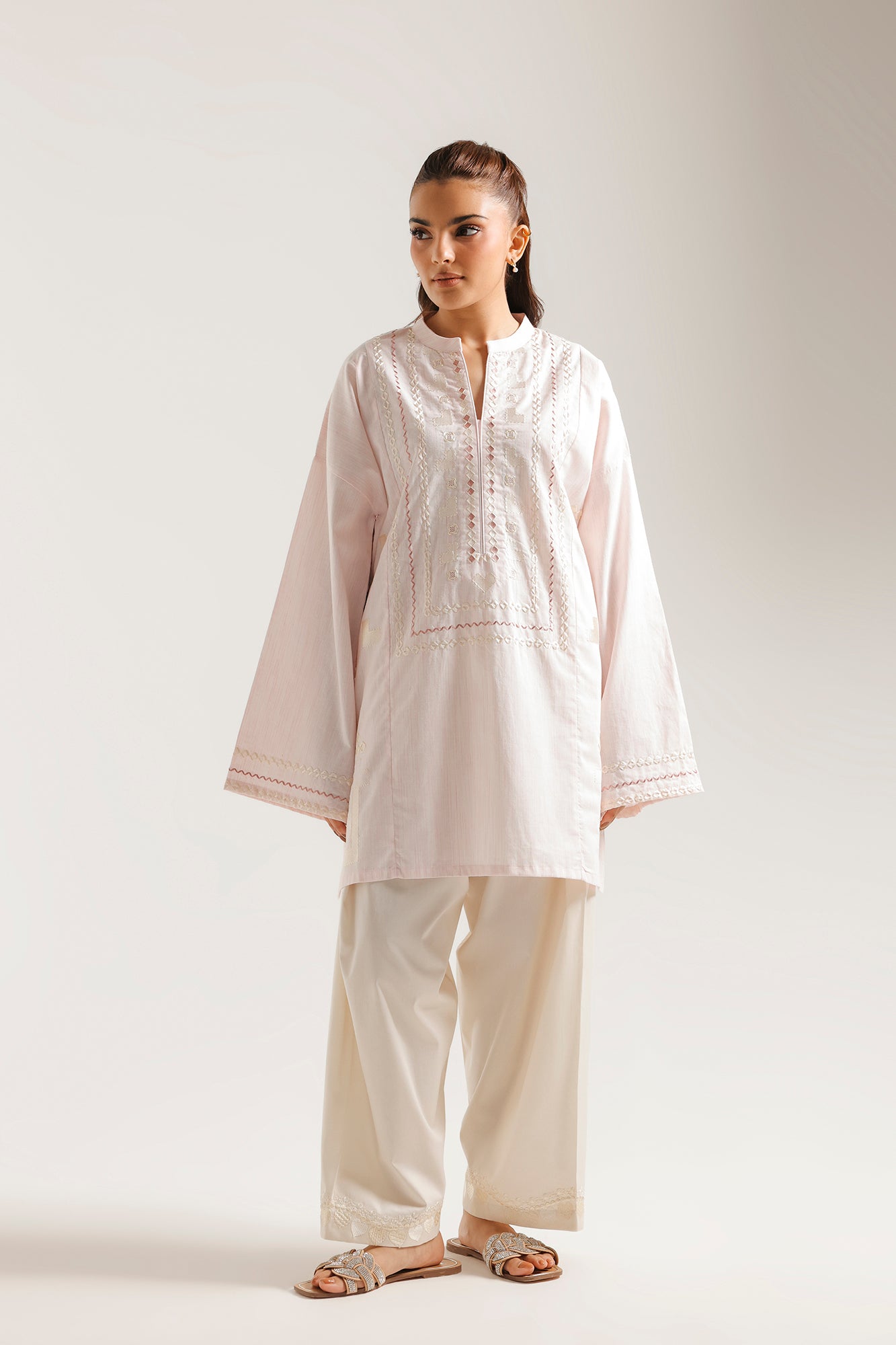 EMBROIDERED KURTI (E7962/102/316)