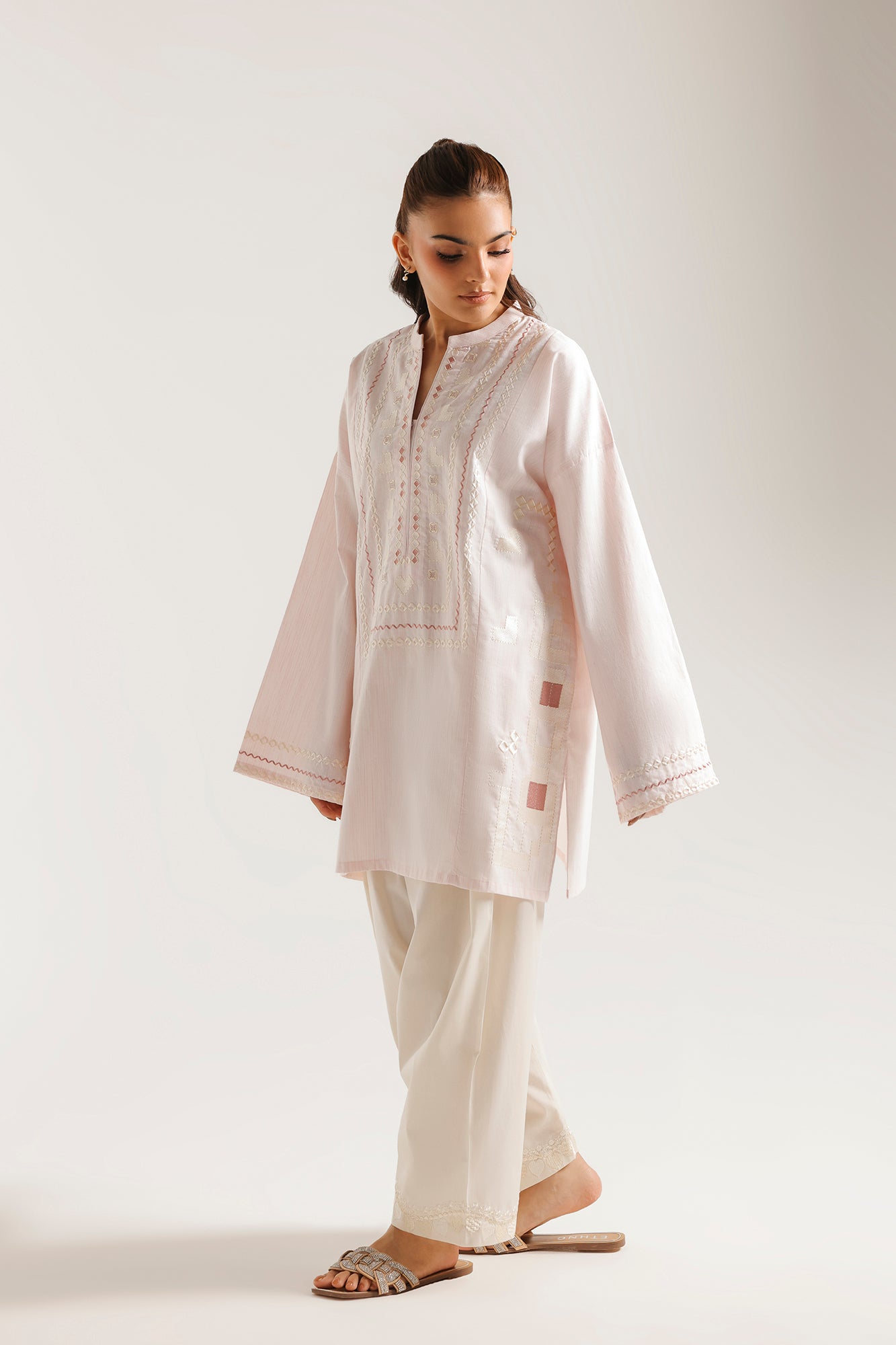 EMBROIDERED KURTI (E7962/102/316)