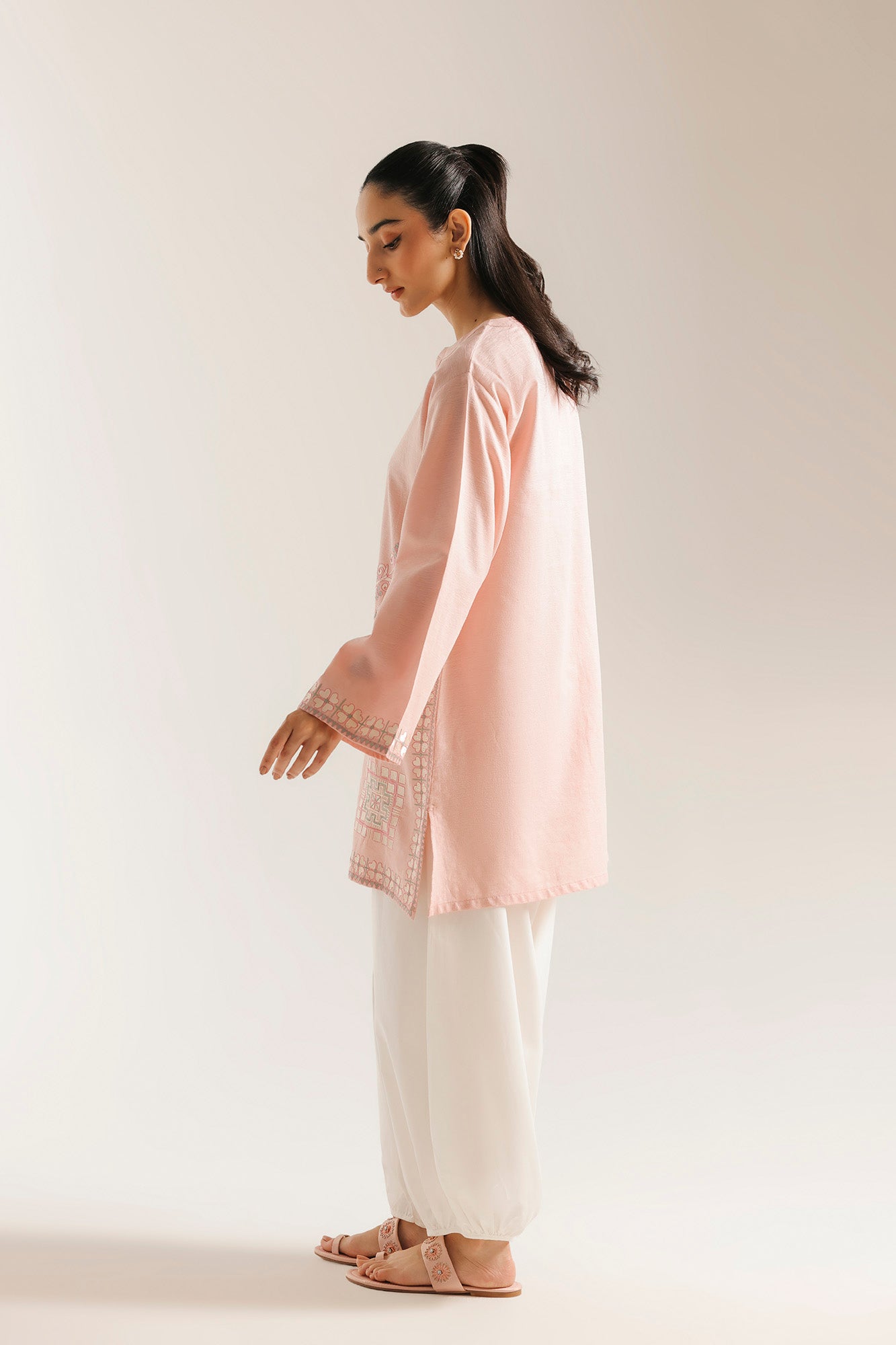 EMBROIDERED KURTI (E7978/102/327)