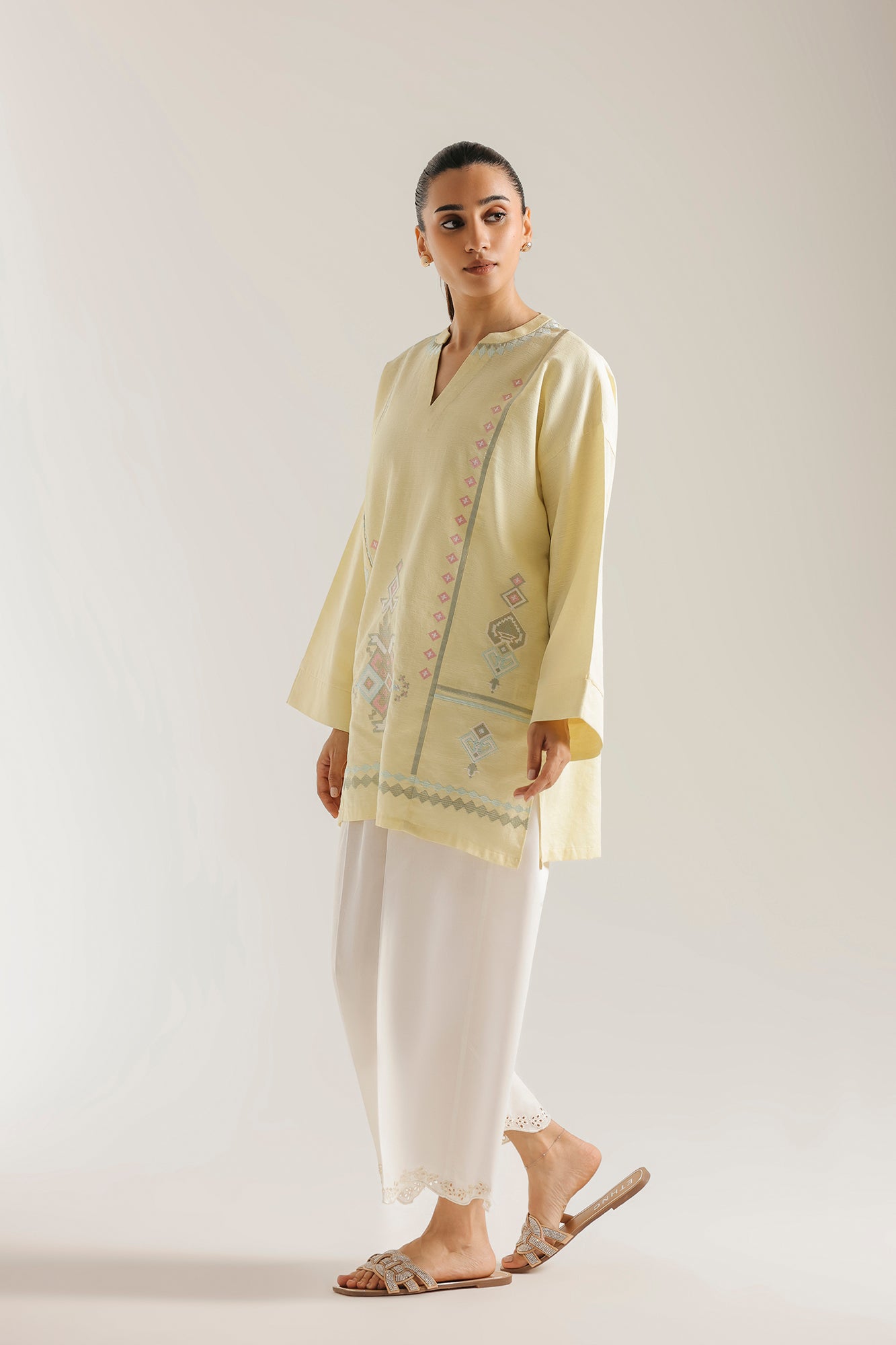 EMBROIDERED KURTI (E7981/102/115)
