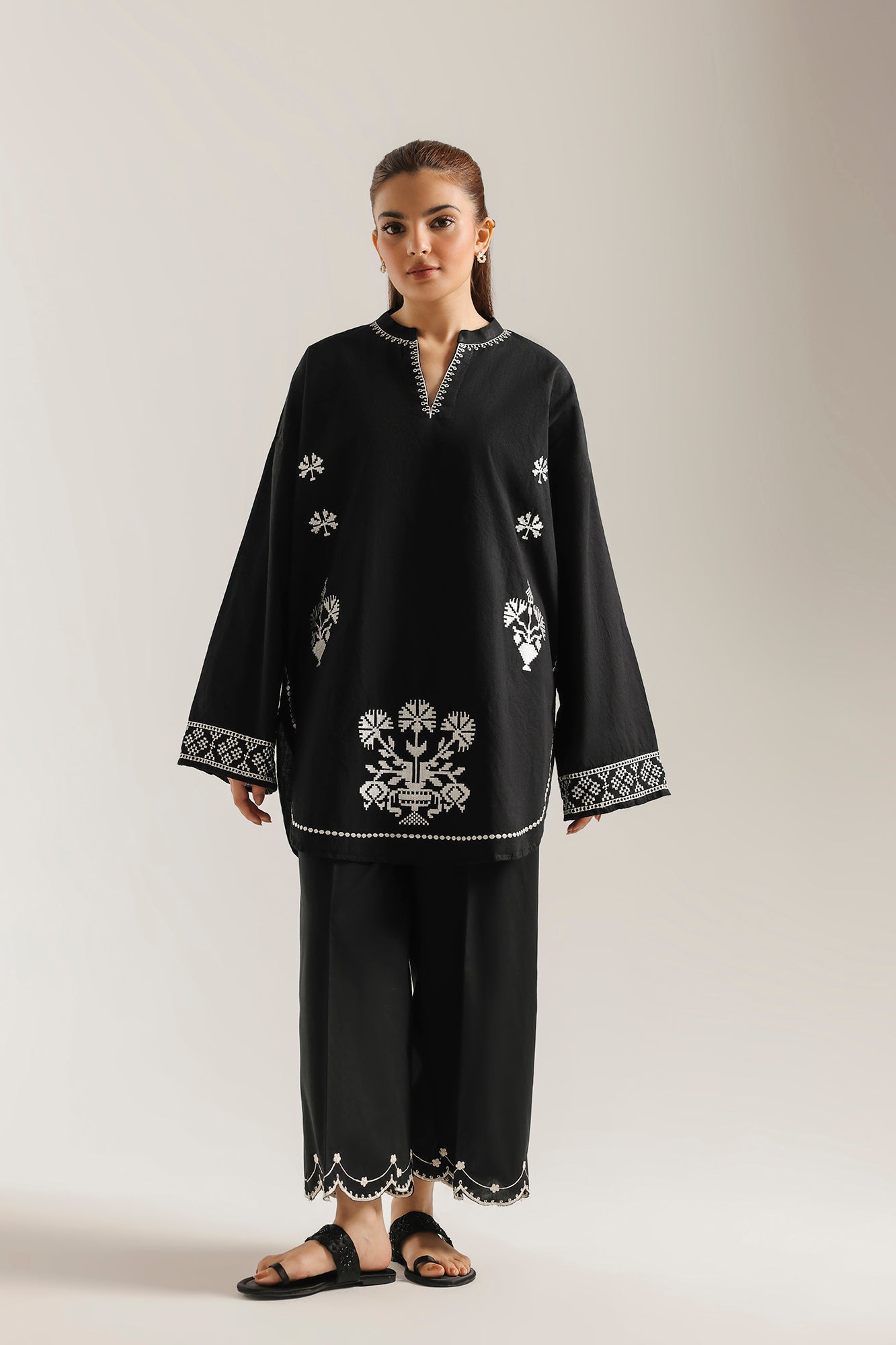 EMBROIDERED KURTI (E8006/102/901)