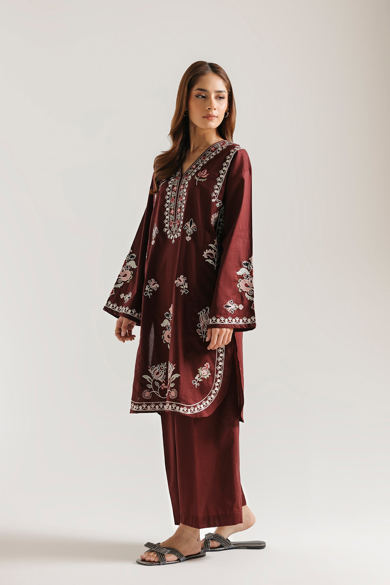 EMBROIDERED SUIT (E8205/102/414)