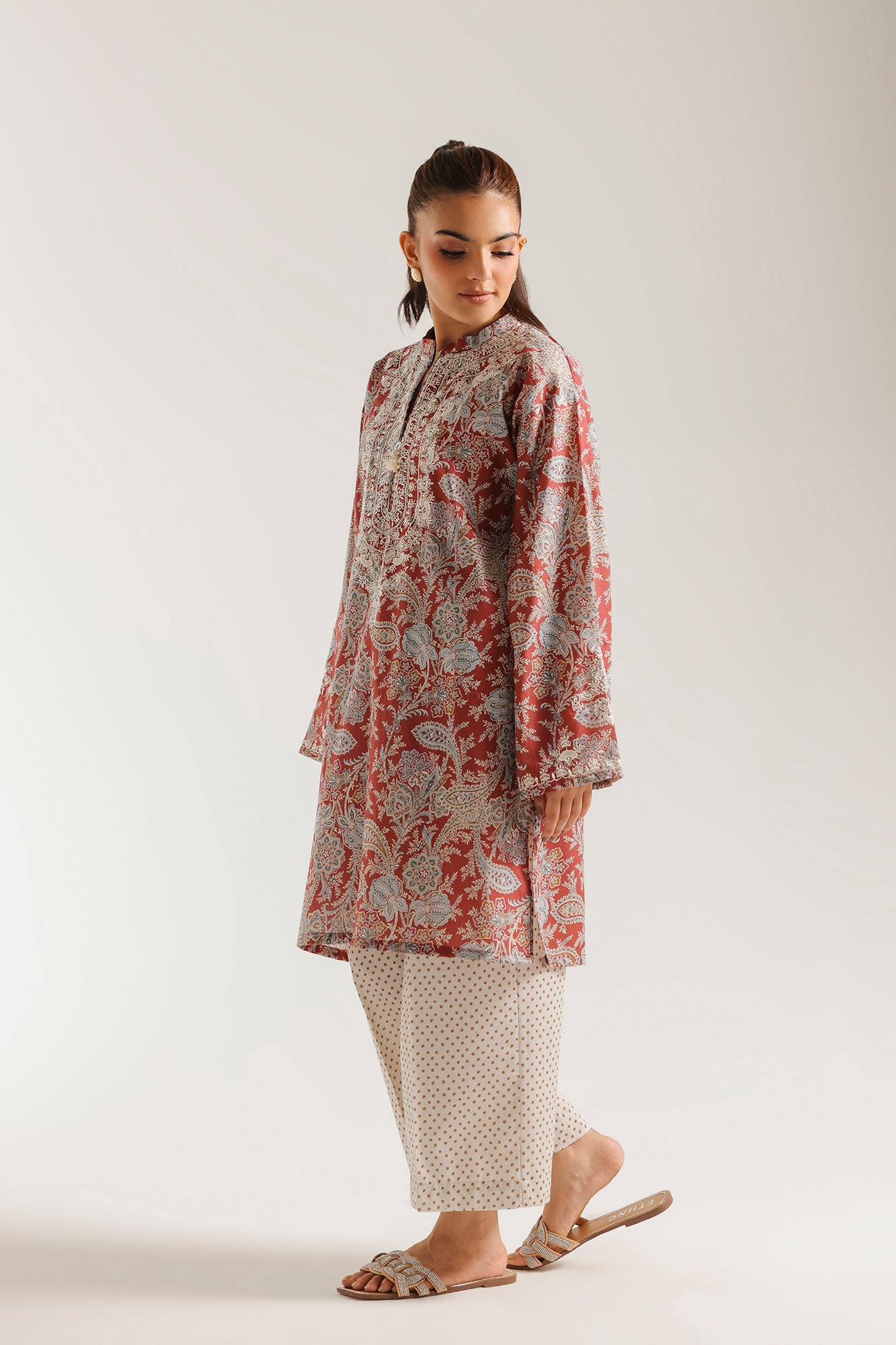 EMBROIDERED SUIT (E8225/102/305)