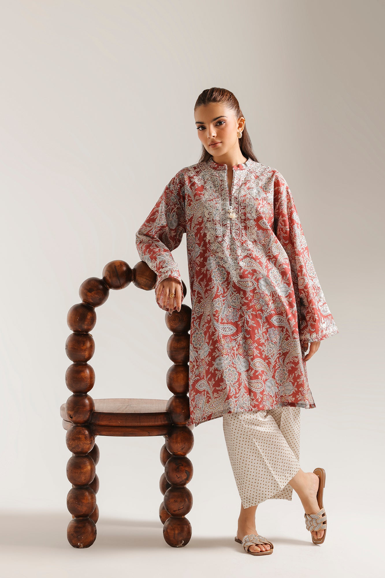 EMBROIDERED SUIT (E8225/102/305)