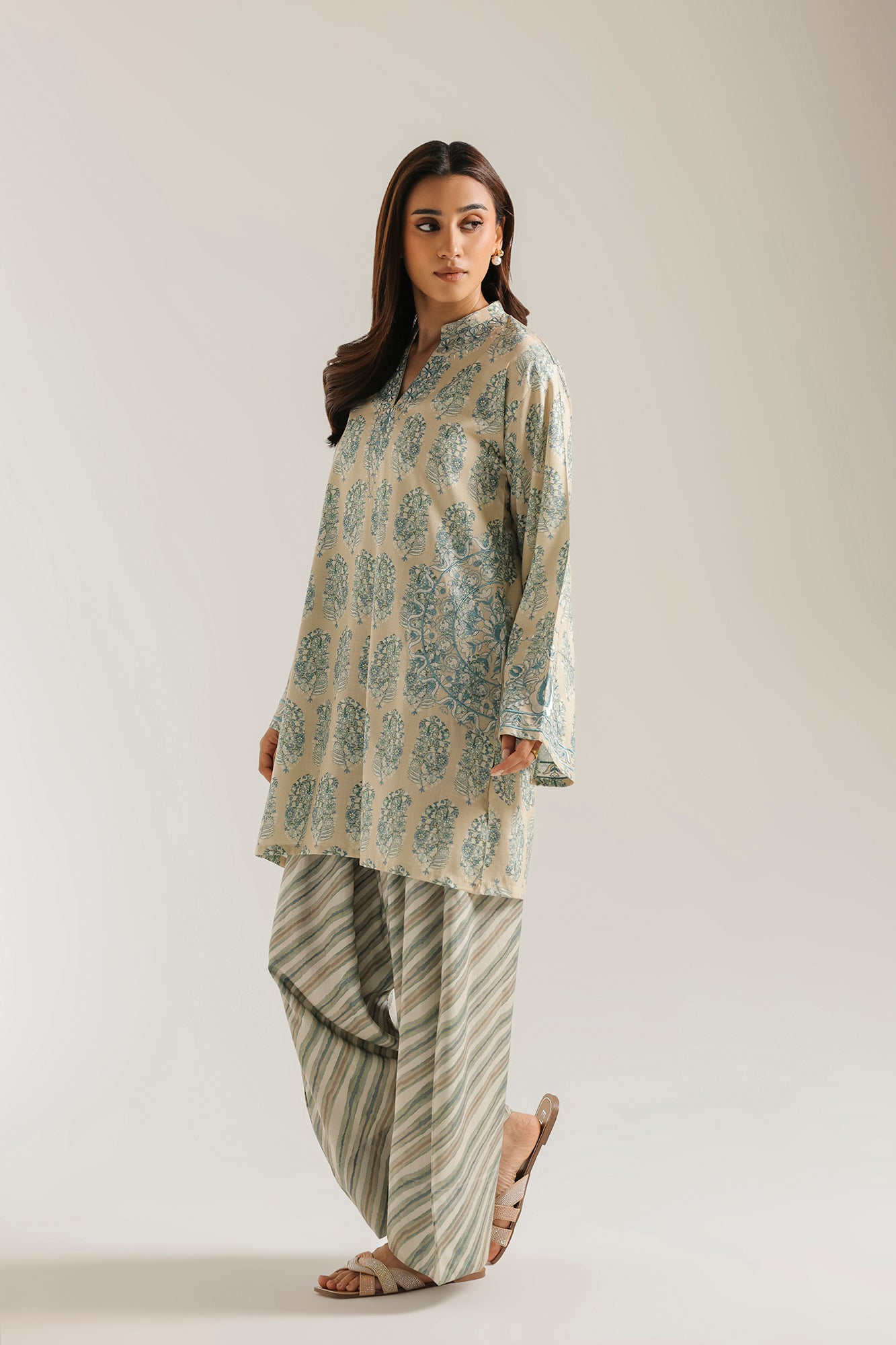 EMBROIDERED SUIT (E8244/102/129)