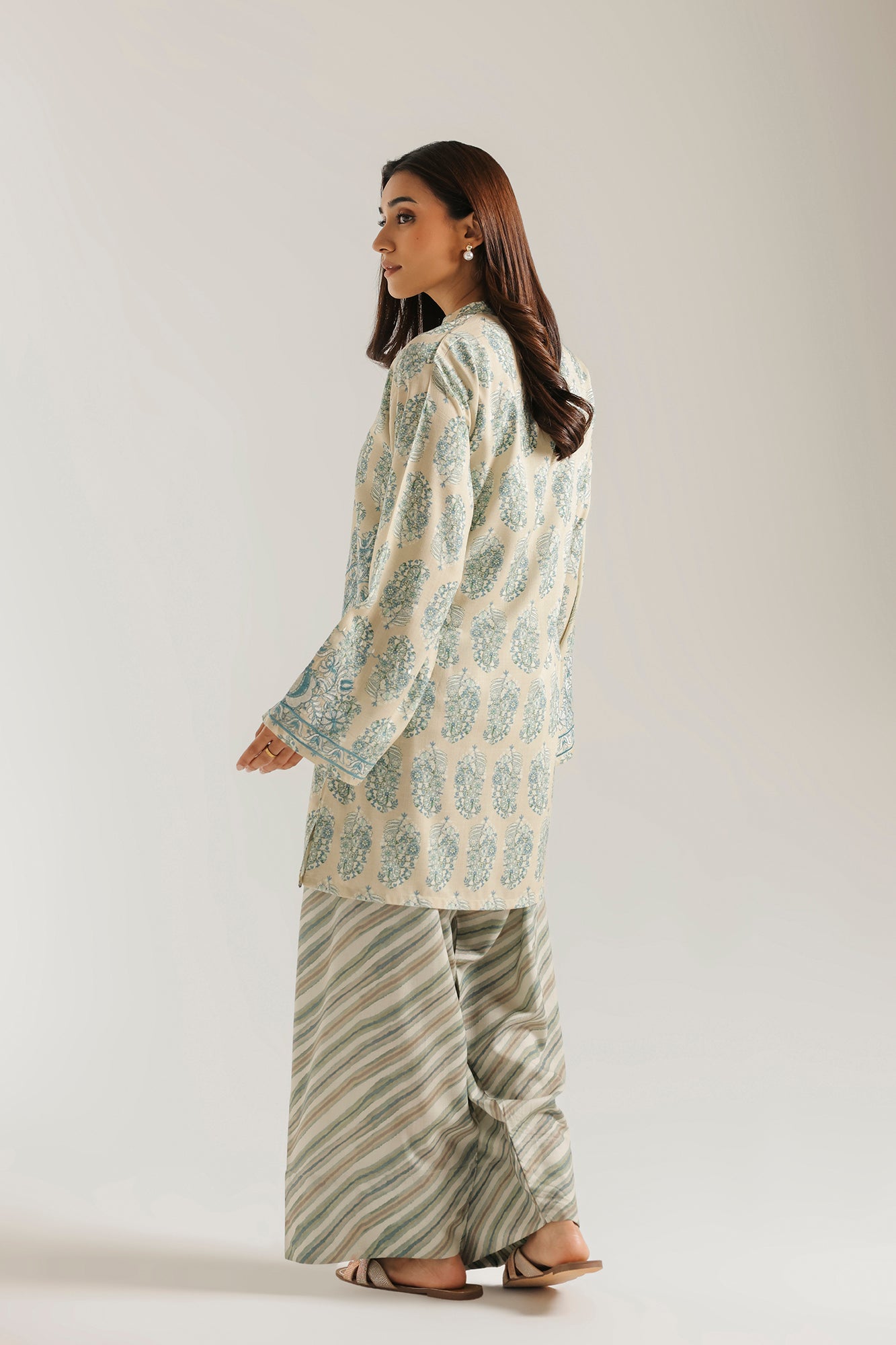 EMBROIDERED SUIT (E8244/102/129)