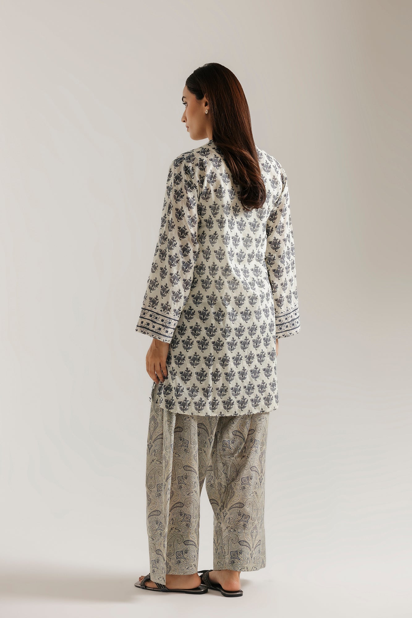 EMBROIDERED SUIT (E9225/102/003)