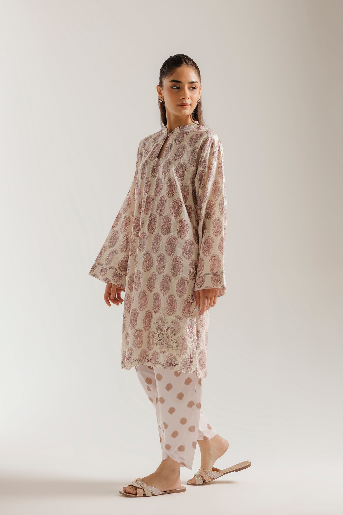 EMBROIDERED SUIT (E9229/102/002)