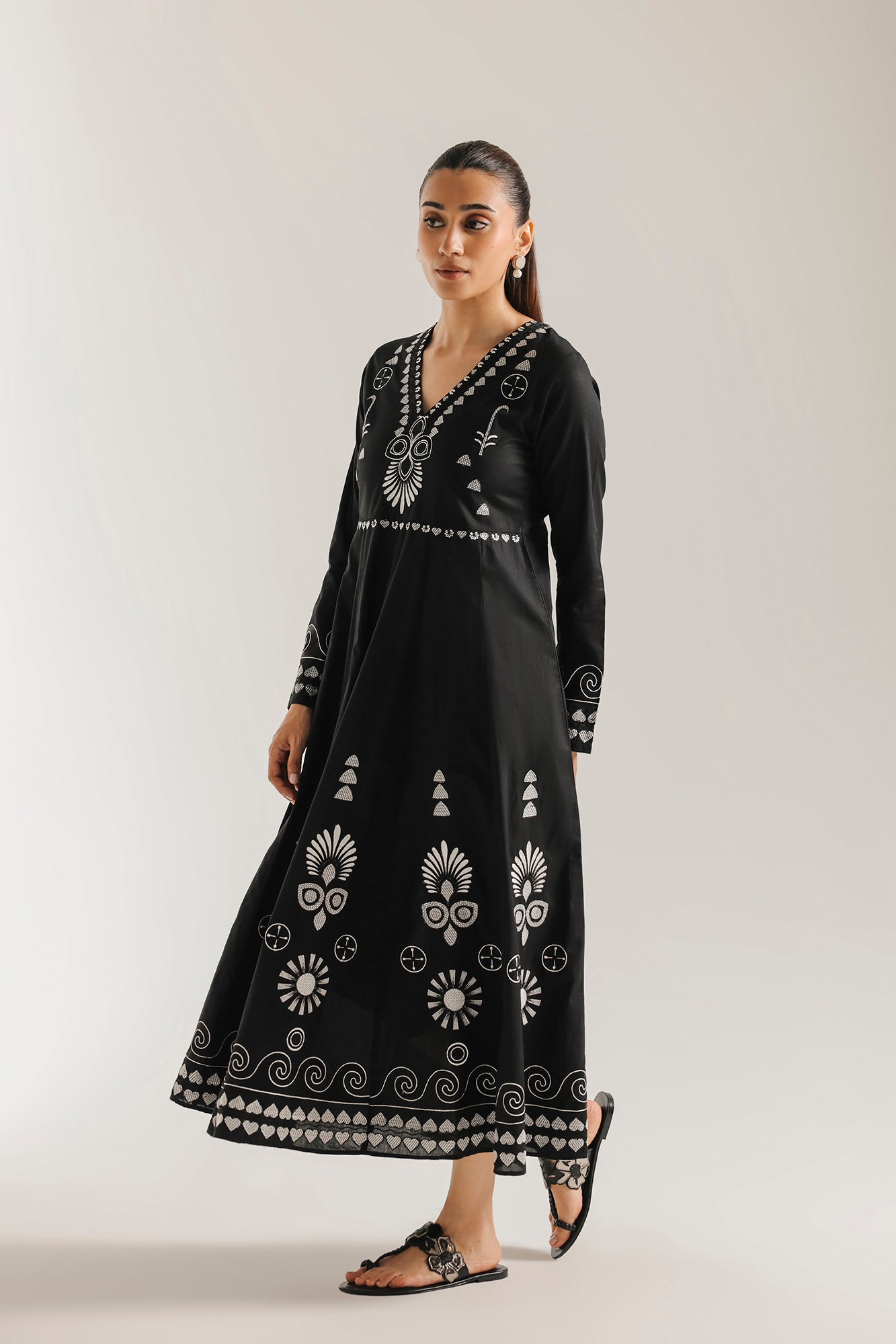 EMBROIDERED SUIT (E9234/102/902)