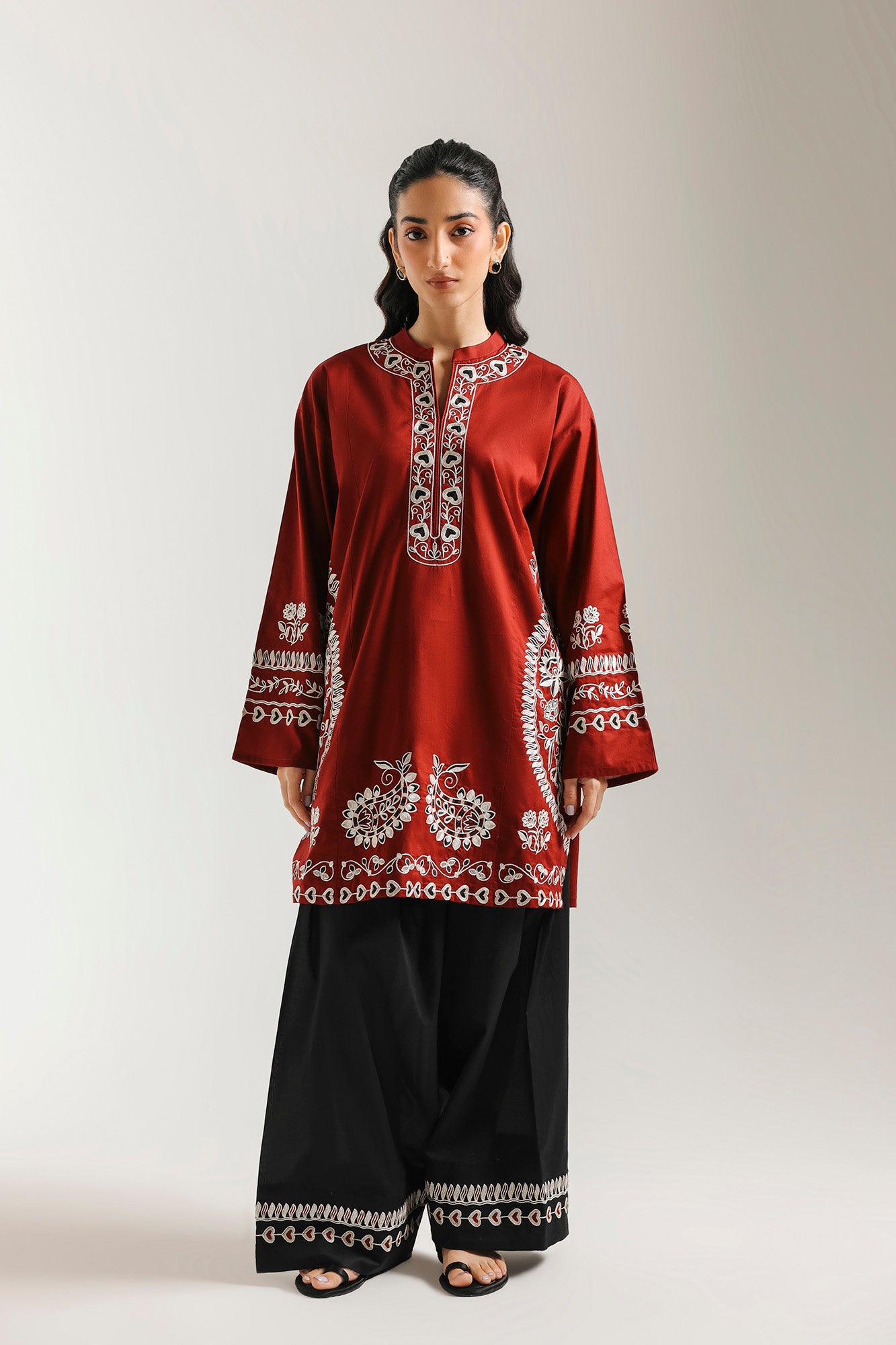 EMBROIDERED SUIT (E9236/102/415)