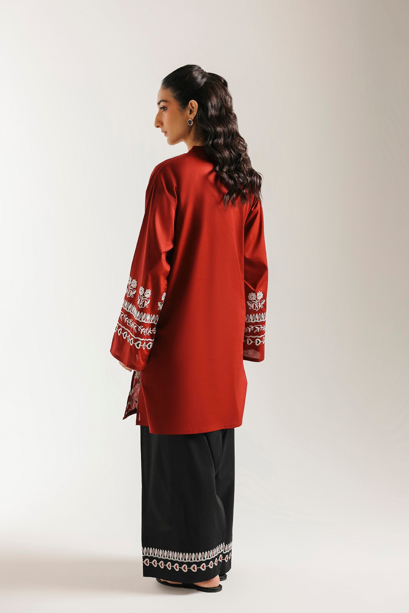 EMBROIDERED SUIT (E9236/102/415)