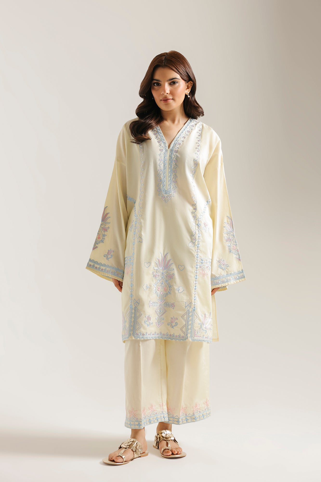 EMBROIDERED SUIT (E9238/102/115)