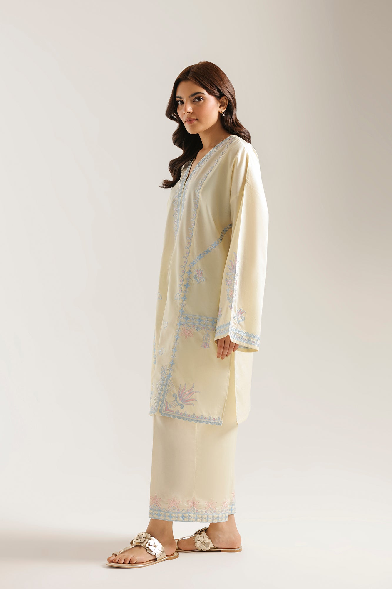 EMBROIDERED SUIT (E9238/102/115)