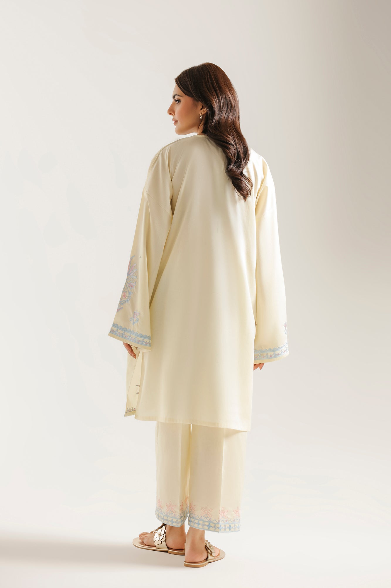 EMBROIDERED SUIT (E9238/102/115)