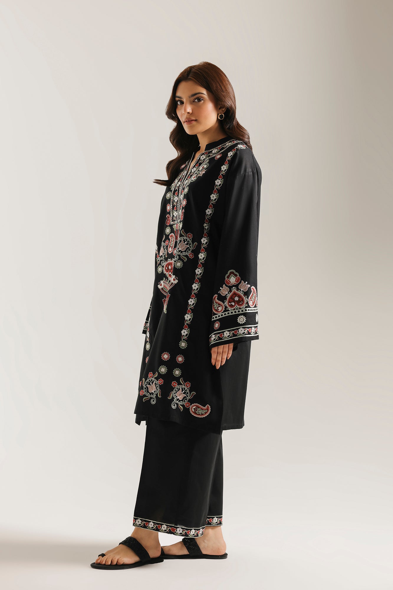 EMBROIDERED SUIT (E9242/102/902)