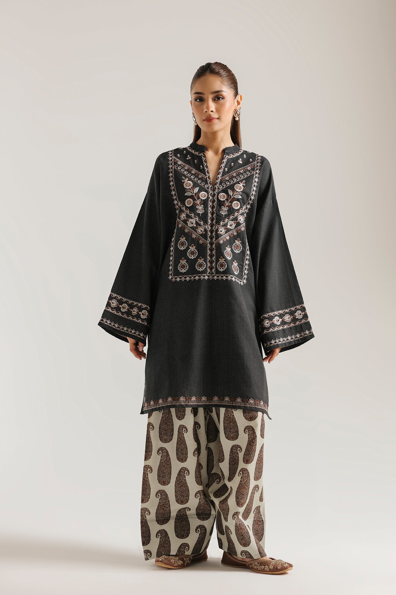 EMBROIDERED SUIT (E9245/102/902)