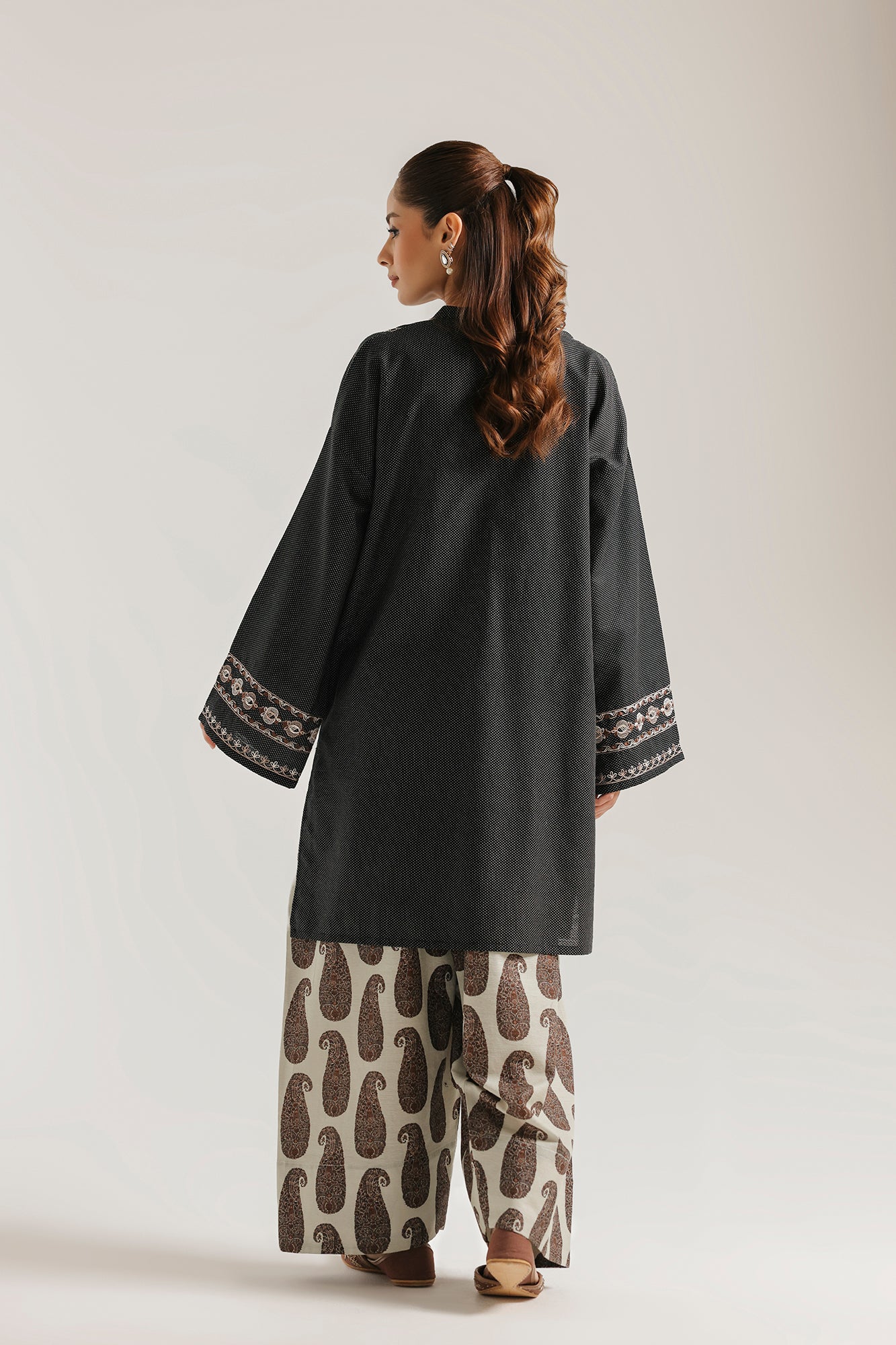 EMBROIDERED SUIT (E9245/102/902)