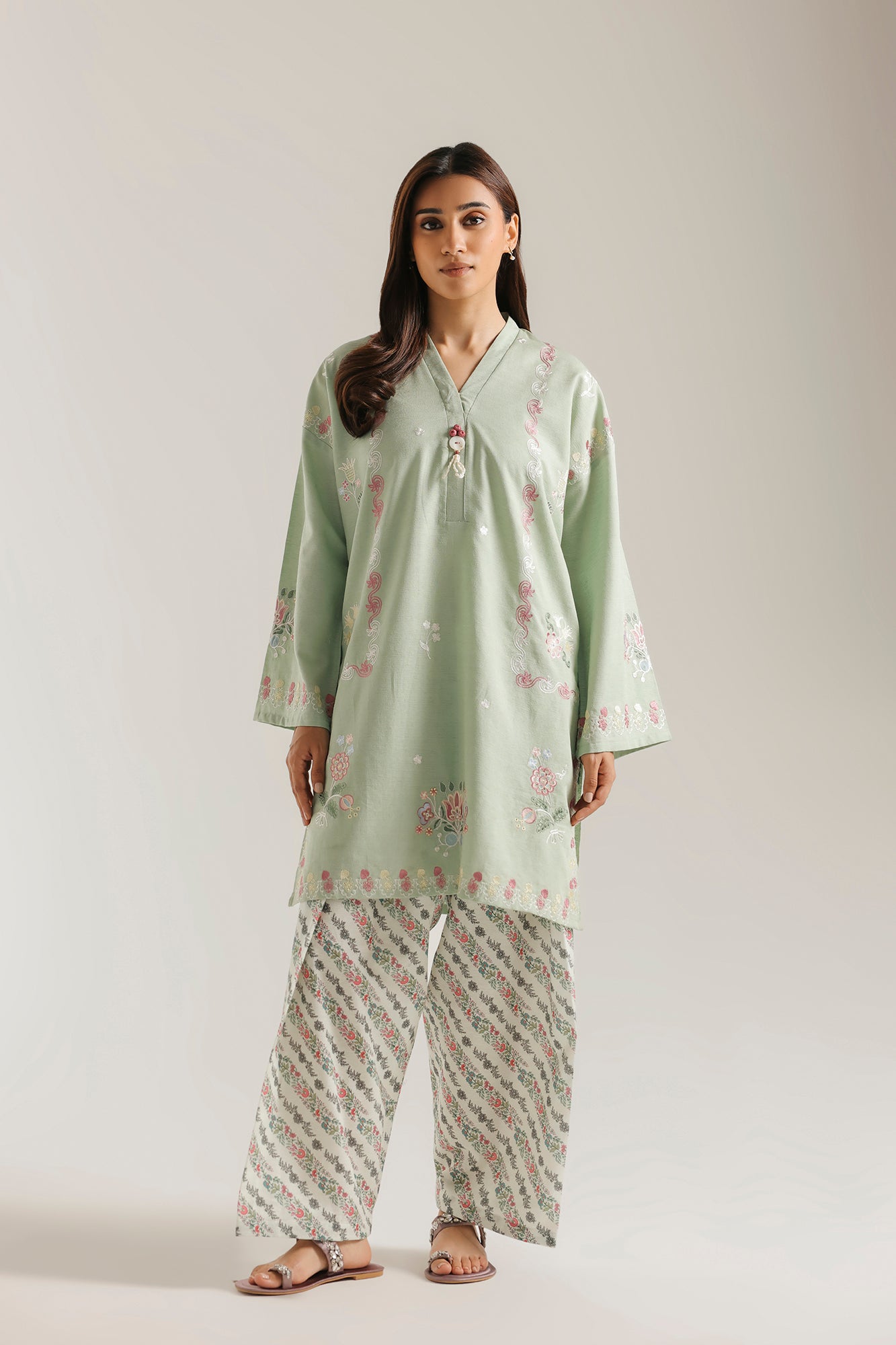 EMBROIDERED SUIT (E9247/102/130)