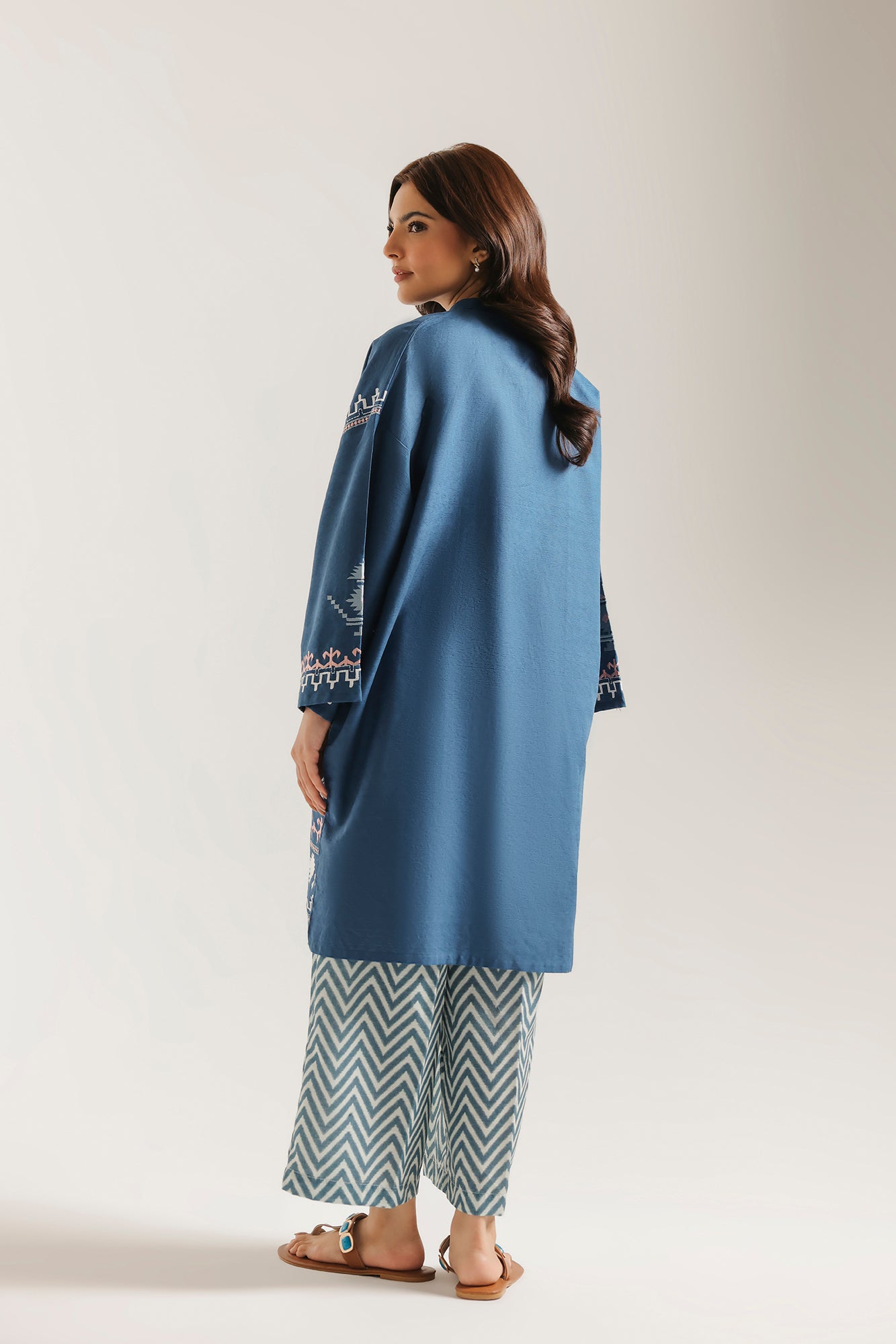 EMBROIDERED SUIT (E9248/102/604)