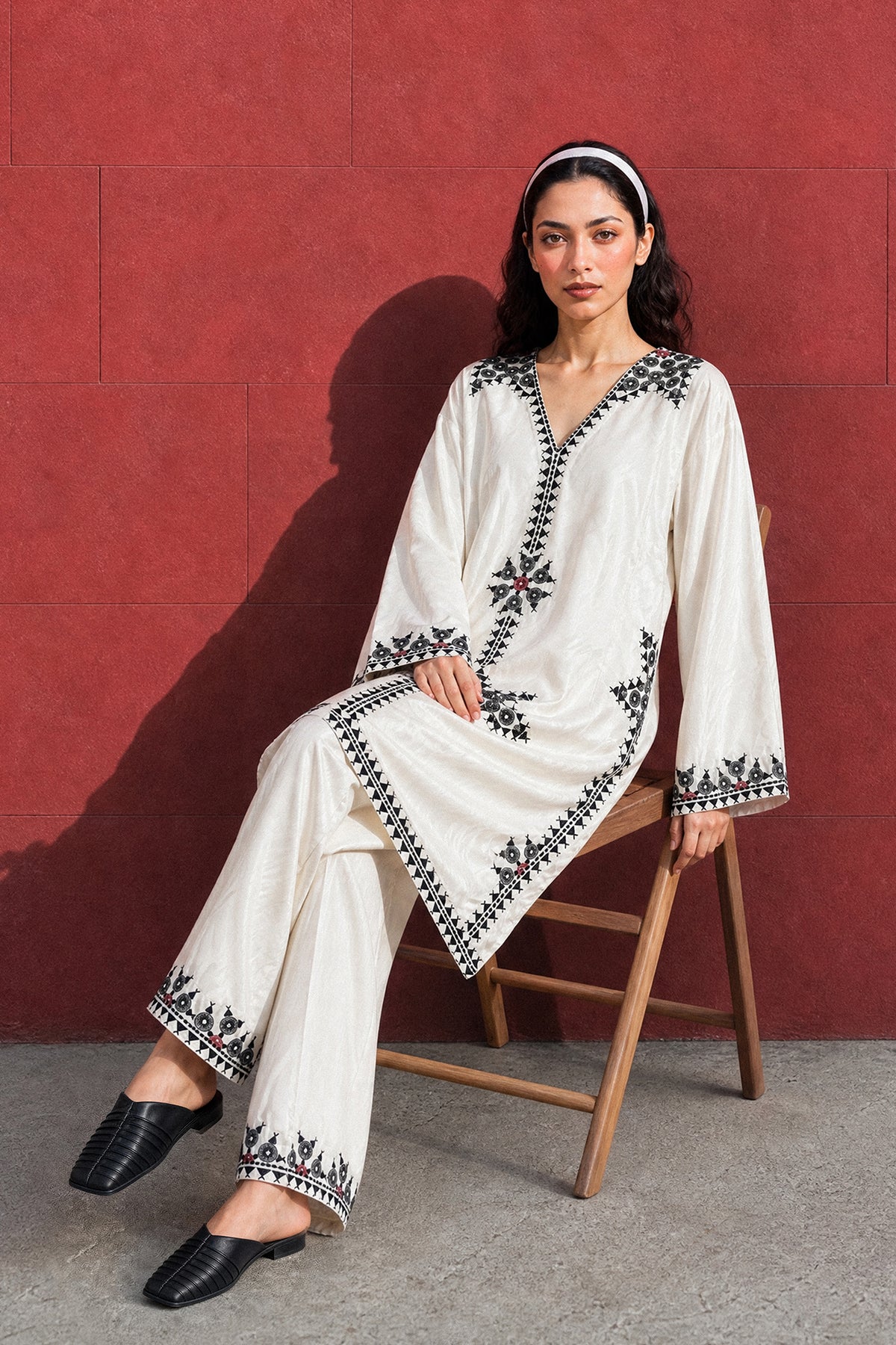 EMBROIDERED SUIT (E9300-102-003)