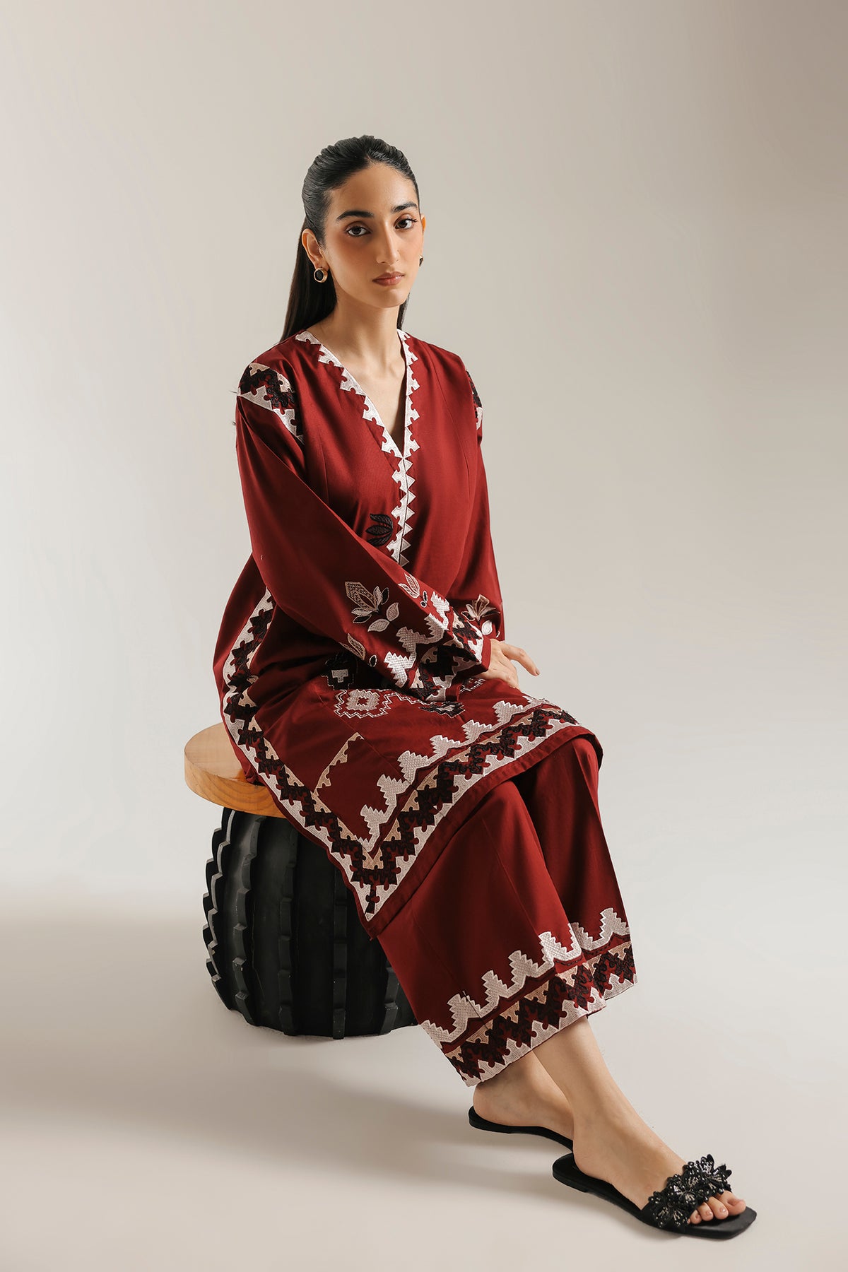 EMBROIDERED SUIT (E9324-102-306)