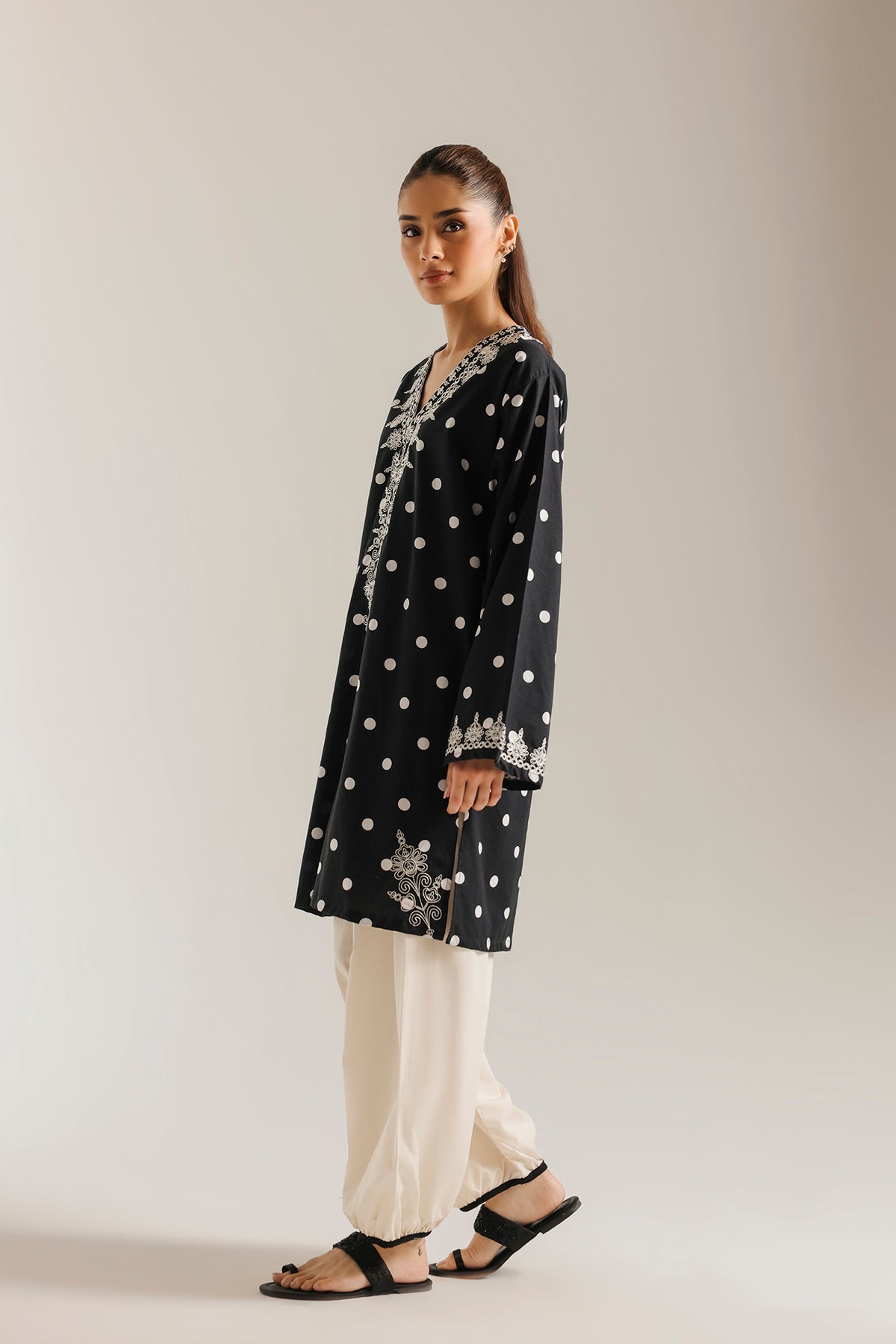 EMBROIDERED SUIT (E9329-102-902)