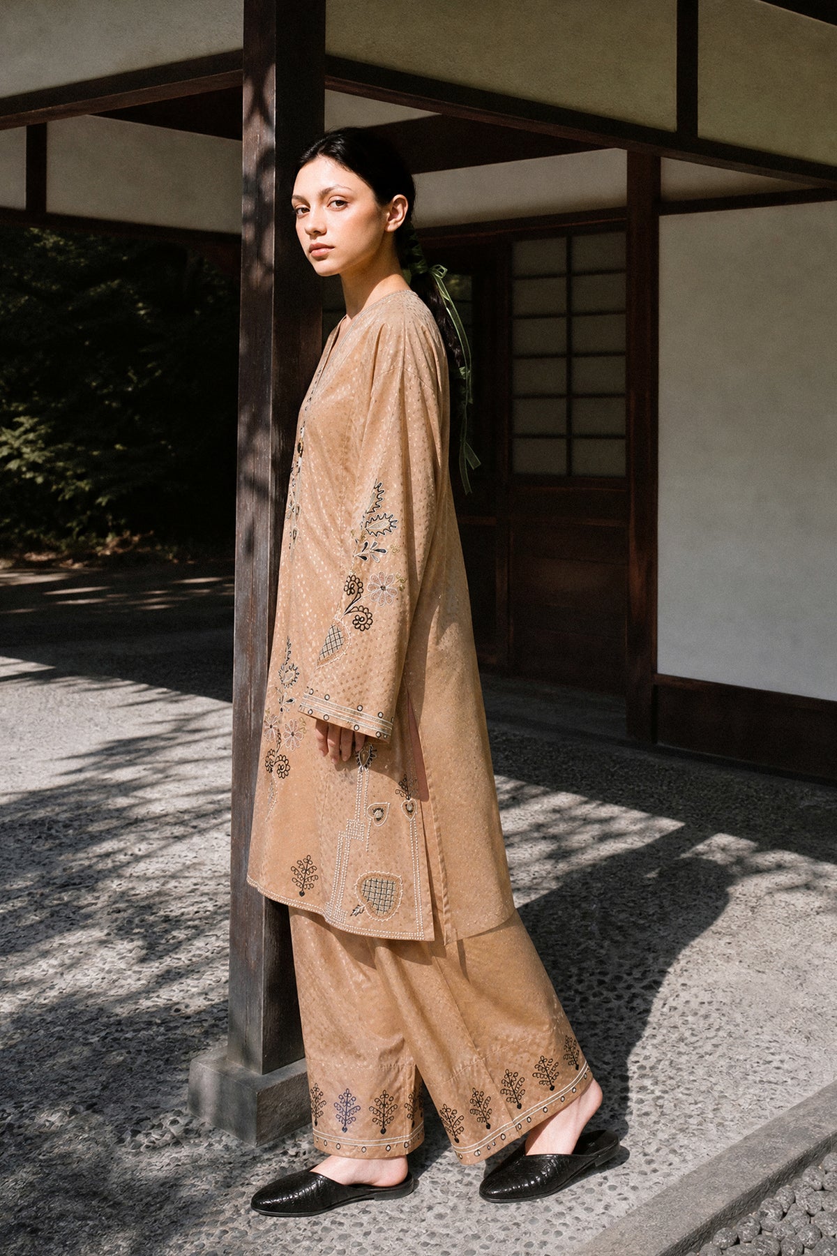 EMBROIDERED SUIT (E9354-102-807)