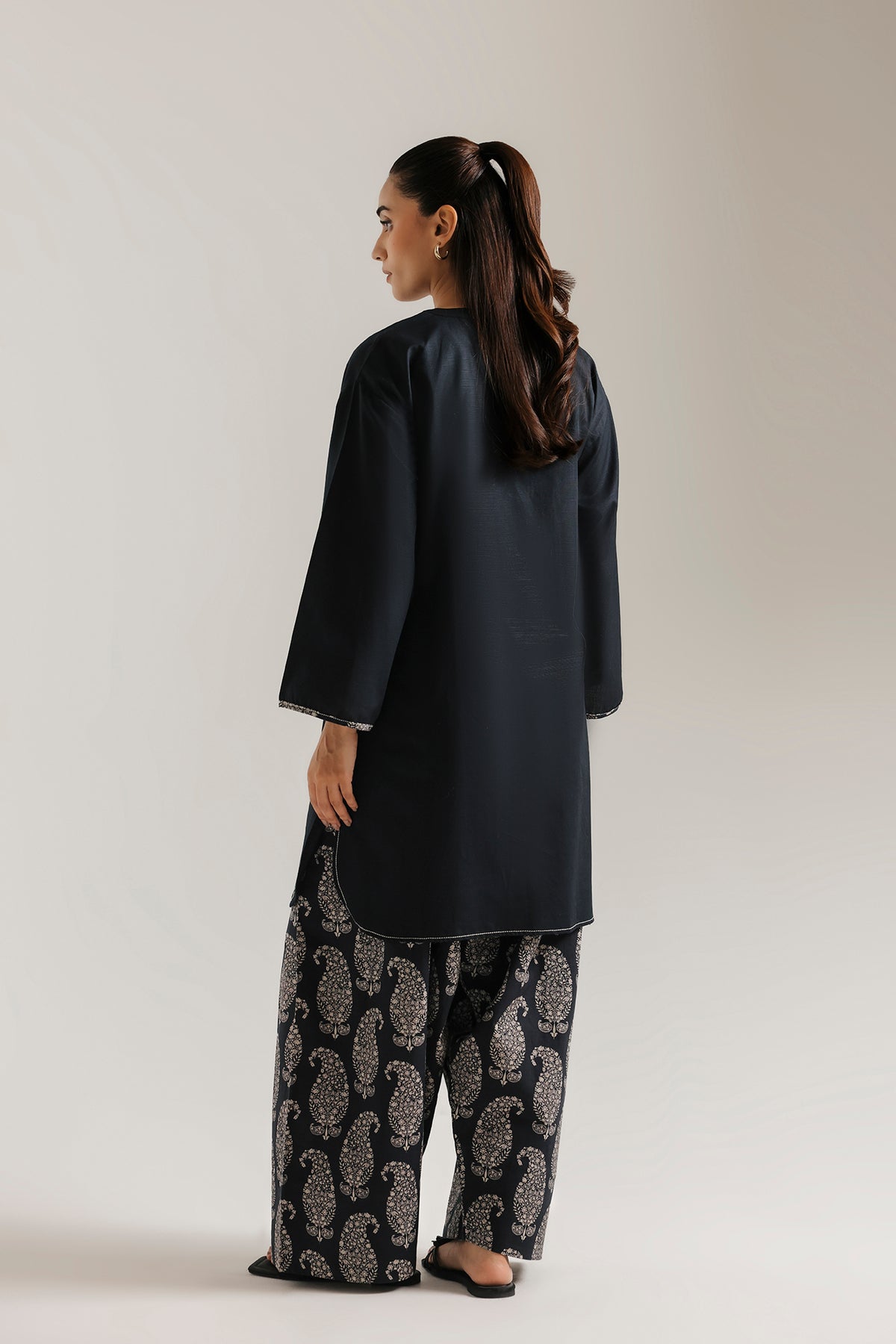 EMBROIDERED SUIT (E9375/102/902)